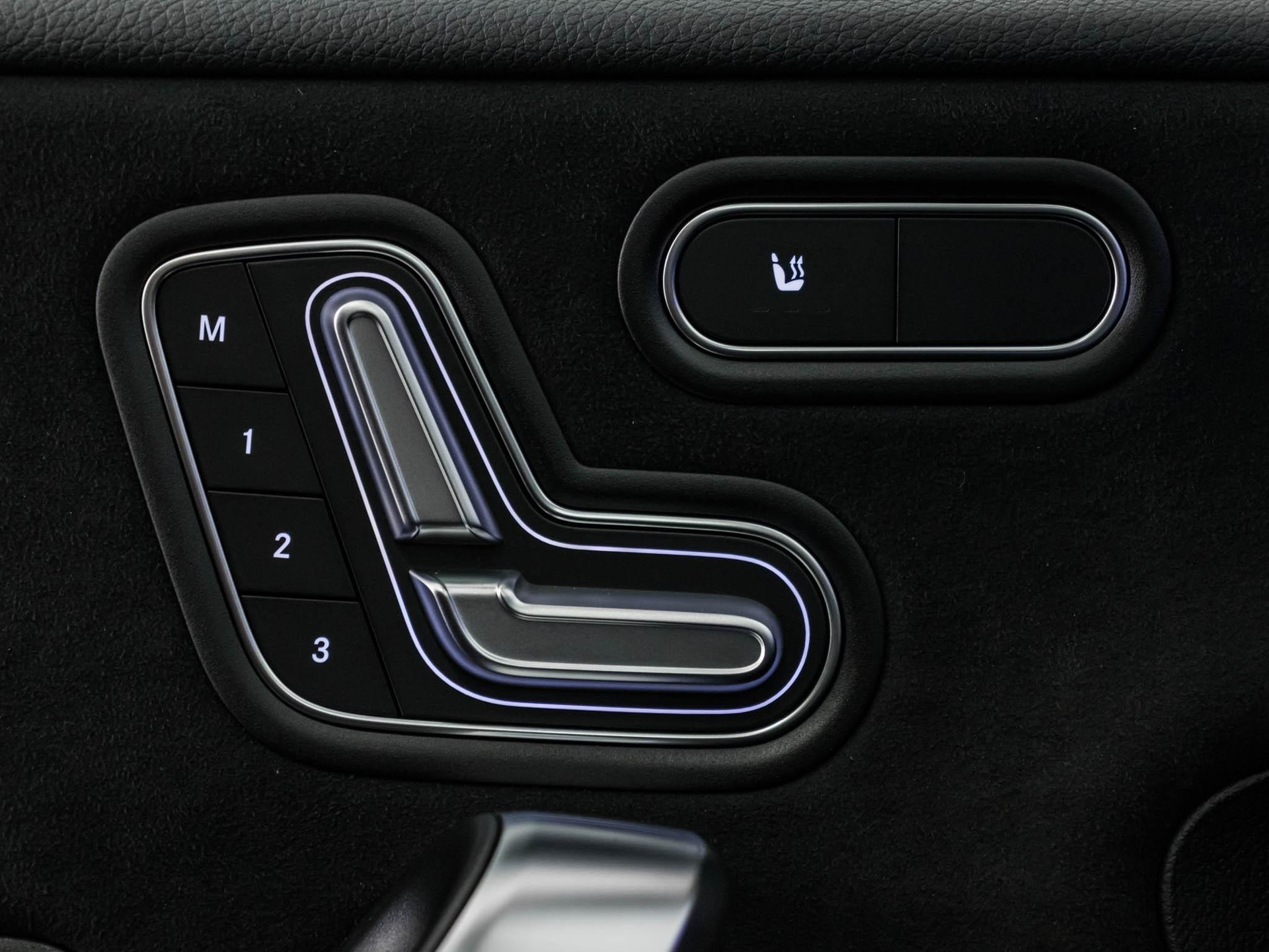 MERCEDES-BENZ A 35 AMG 4MATIC-image-12