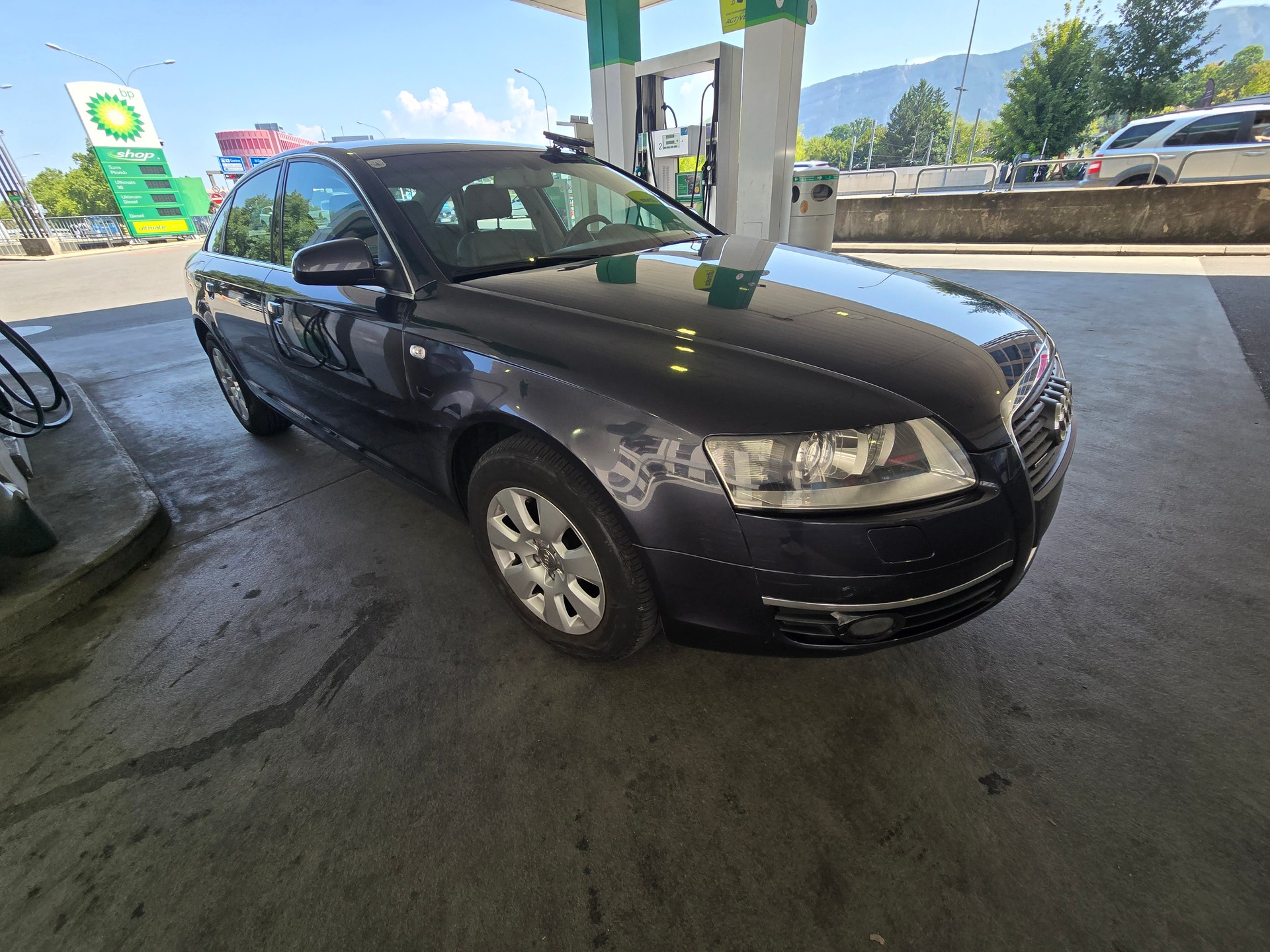 AUDI A6-image-6