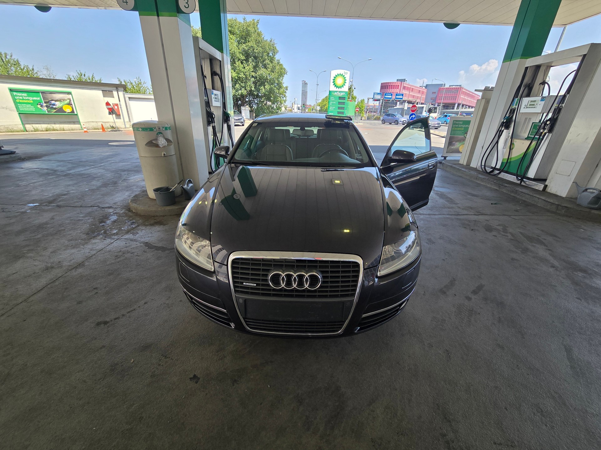 AUDI A6-image-12