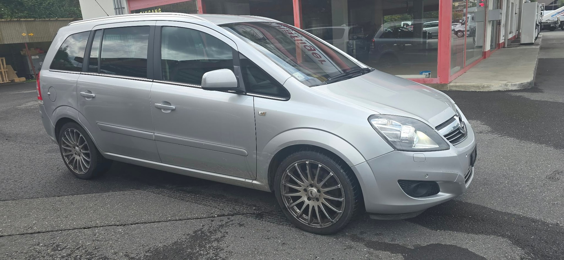 OPEL Zafira 2.2i 16V Anniversary Edition Automatic-image-2