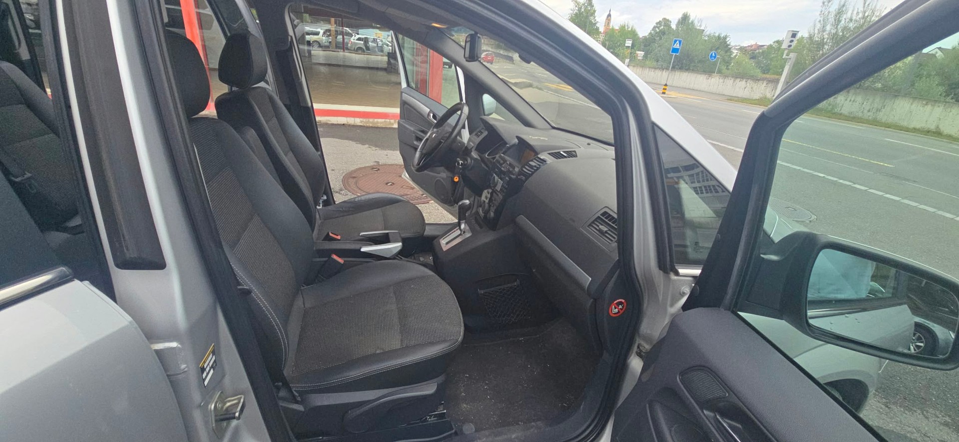OPEL Zafira 2.2i 16V Anniversary Edition Automatic-image-12