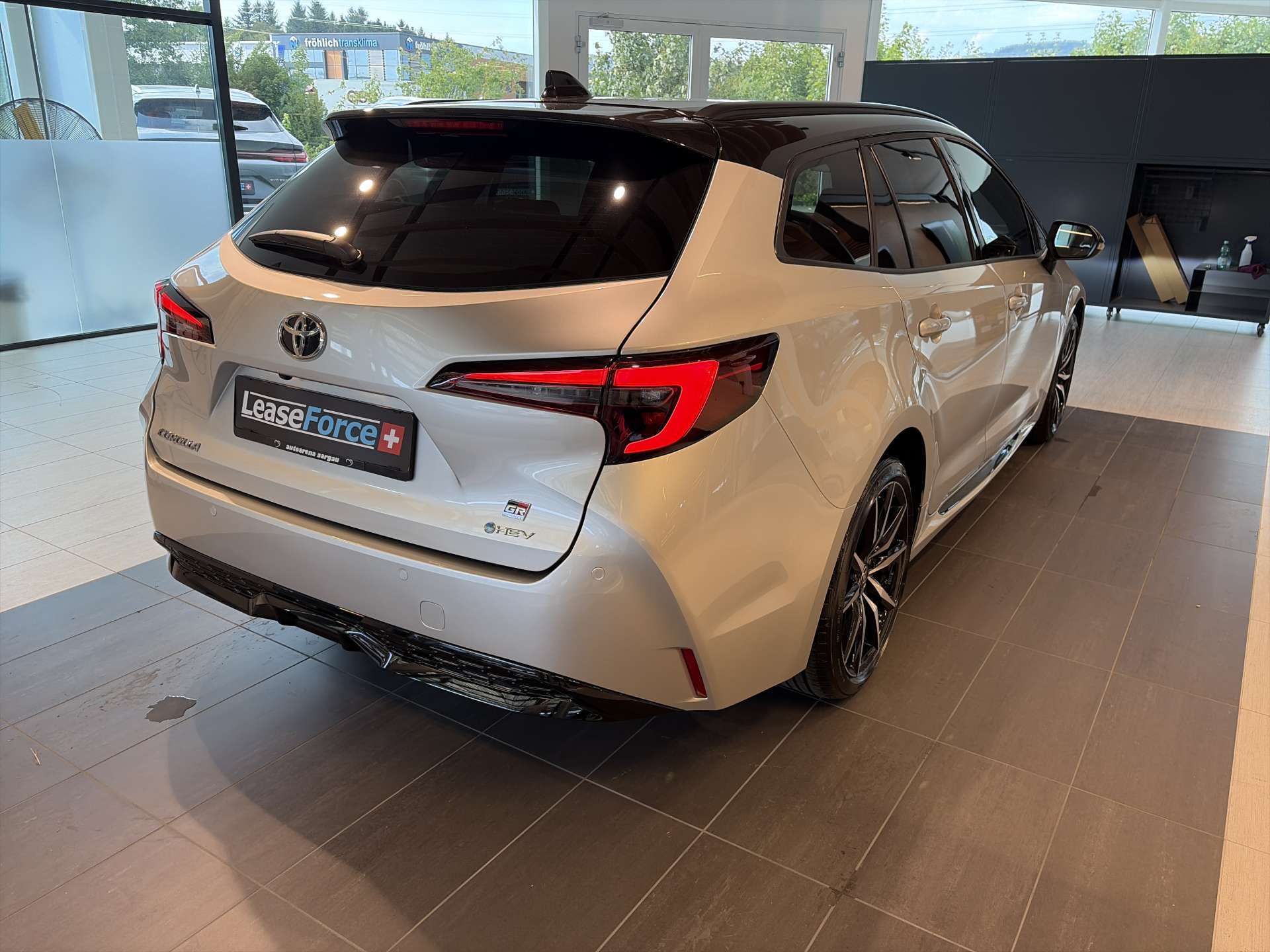 TOYOTA Corolla Touring Sports 2.0 HSD GR Sport e-CVT Automat-image-2