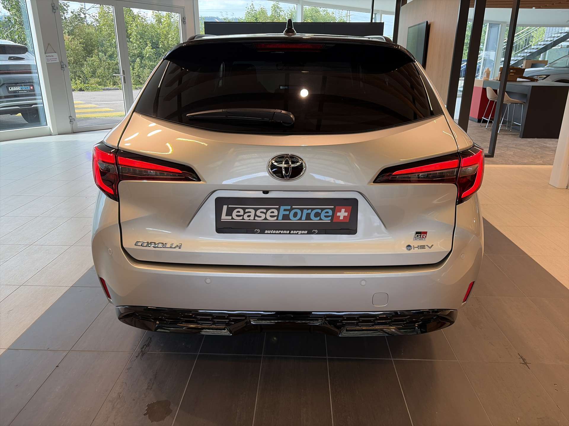 TOYOTA Corolla Touring Sports 2.0 HSD GR Sport e-CVT Automat-image-12