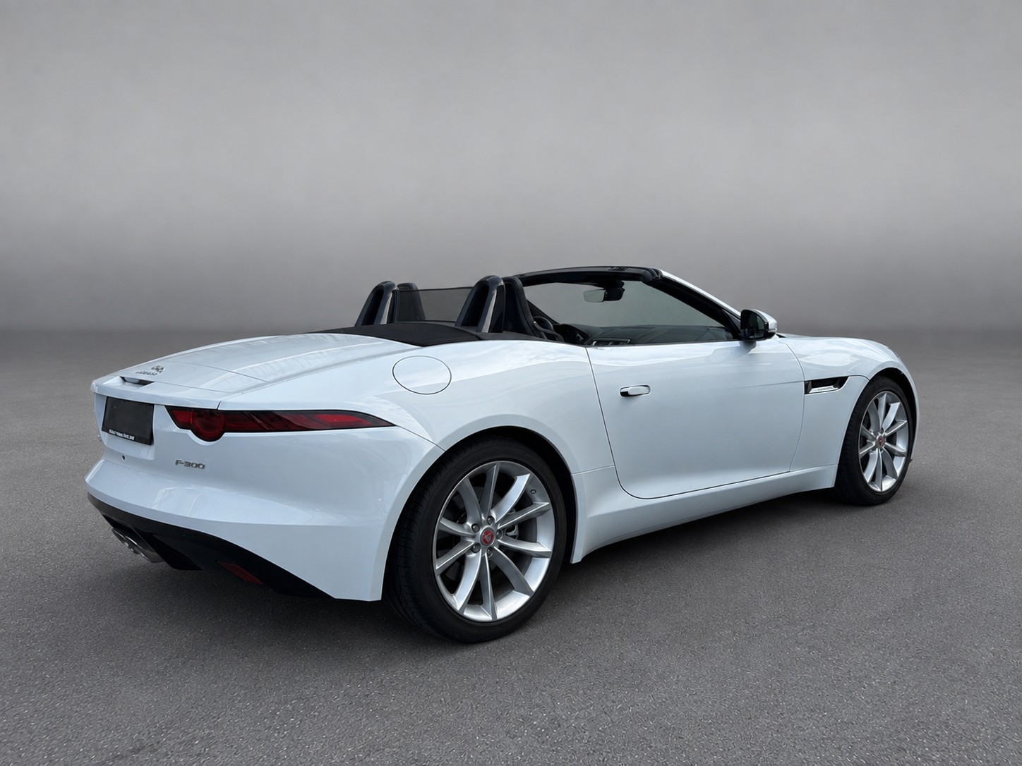 JAGUAR F-Type Convertible 2.0 I4 R-Dynamik Automatik-image-11