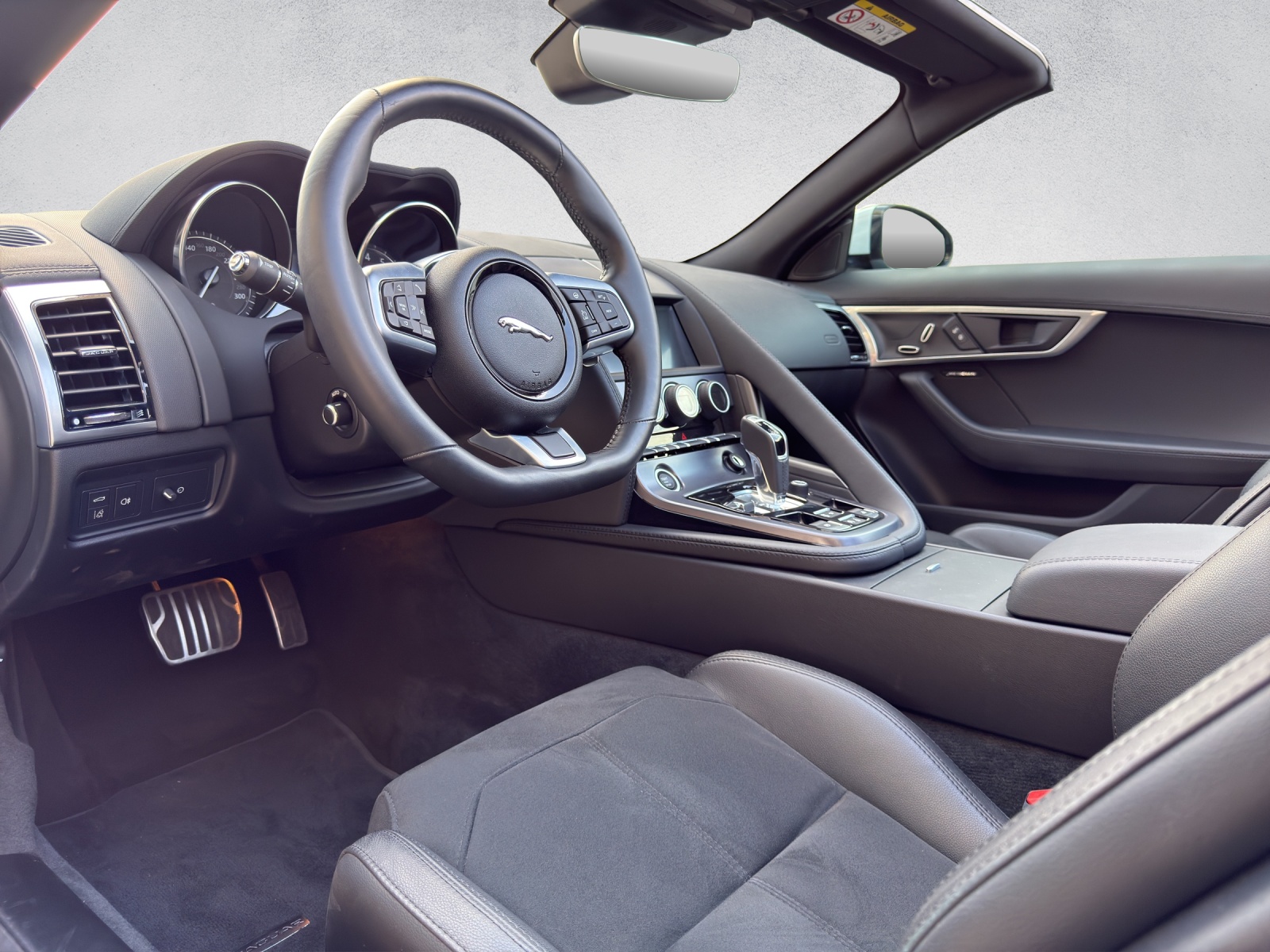 JAGUAR F-Type Convertible 2.0 I4 R-Dynamik Automatik-image-20