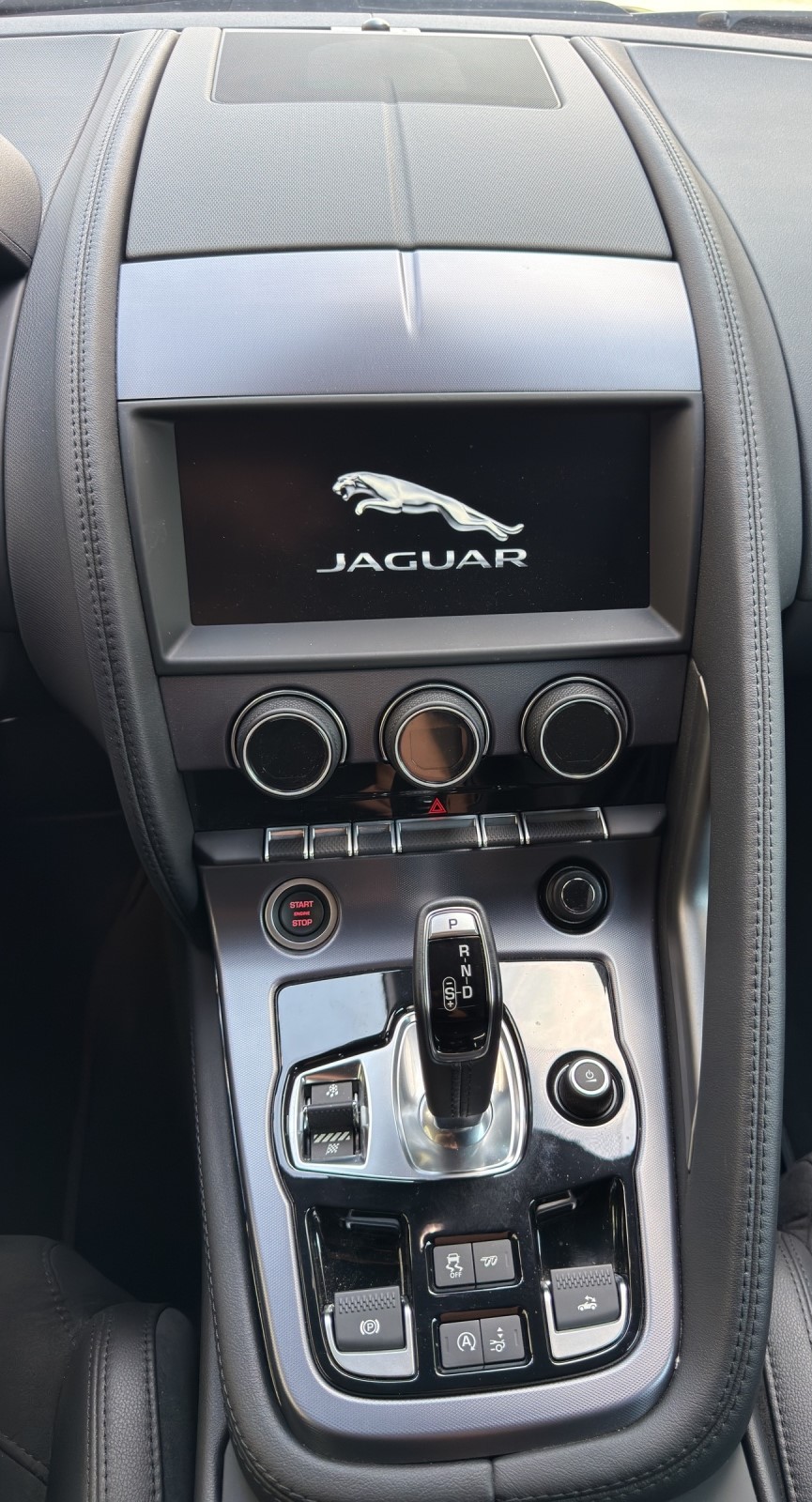JAGUAR F-Type Convertible 2.0 I4 R-Dynamik Automatik-image-18