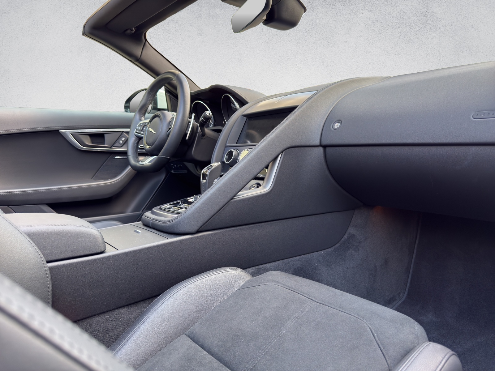 JAGUAR F-Type Convertible 2.0 I4 R-Dynamik Automatik-image-21
