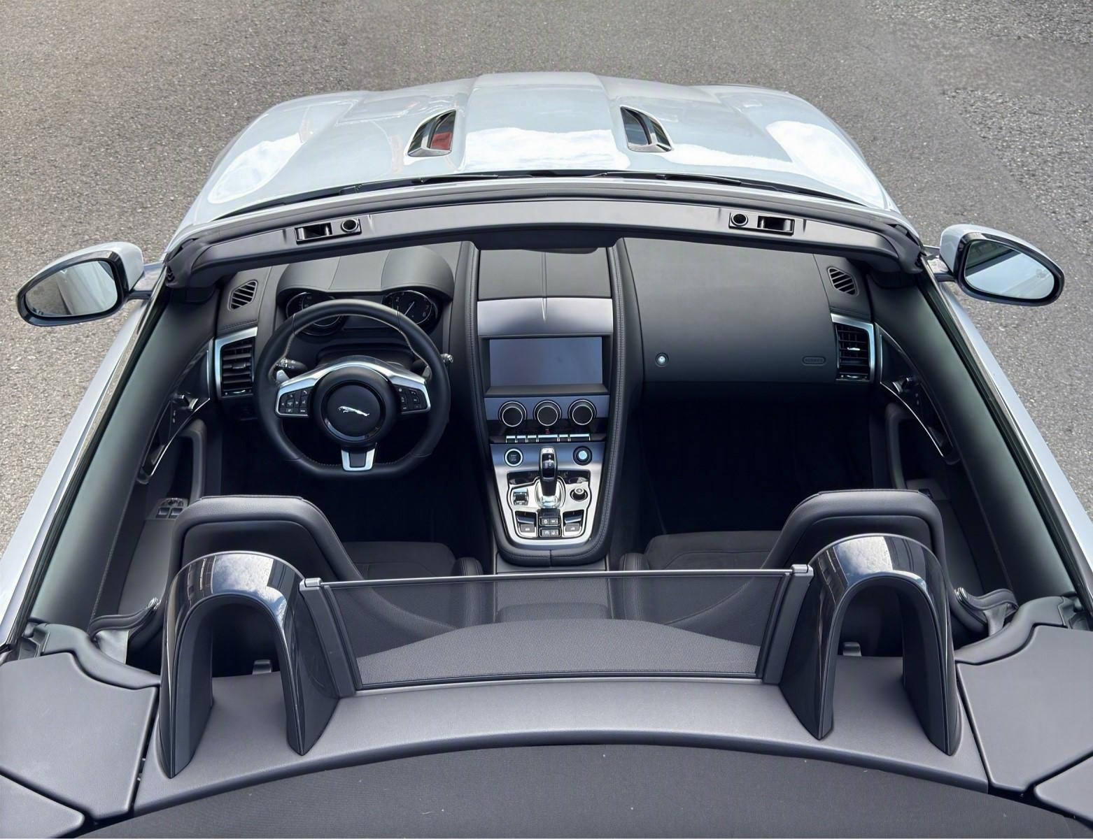 JAGUAR F-Type Convertible 2.0 I4 R-Dynamik Automatik-image-15
