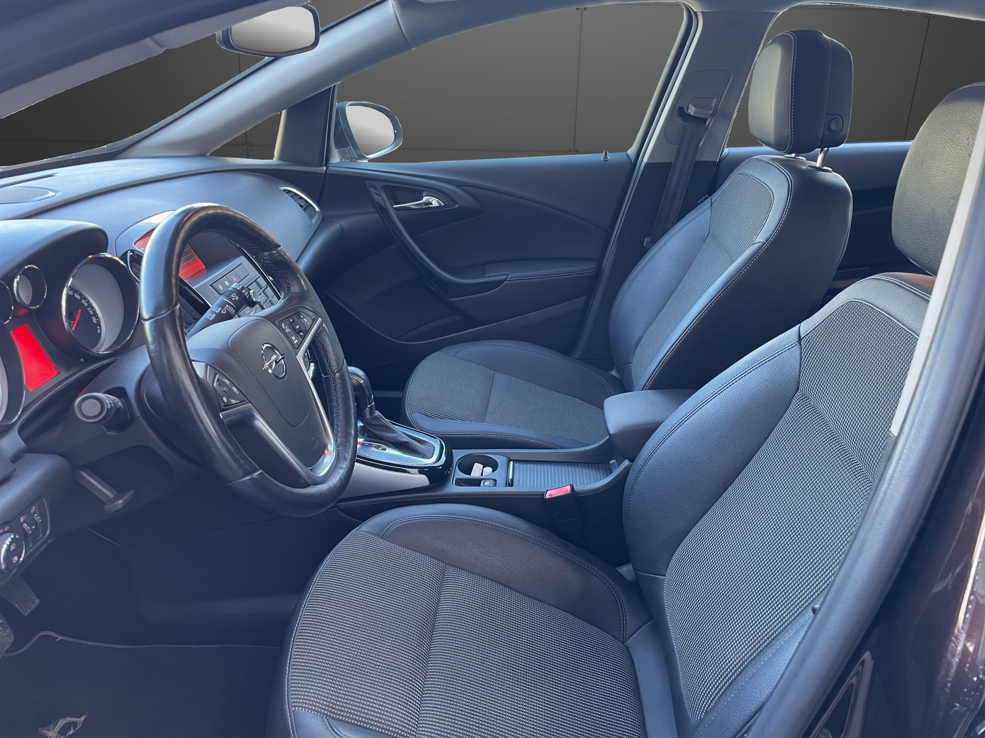 OPEL Astra 1.4i 16V Turbo Cosmo Automatic-image-13