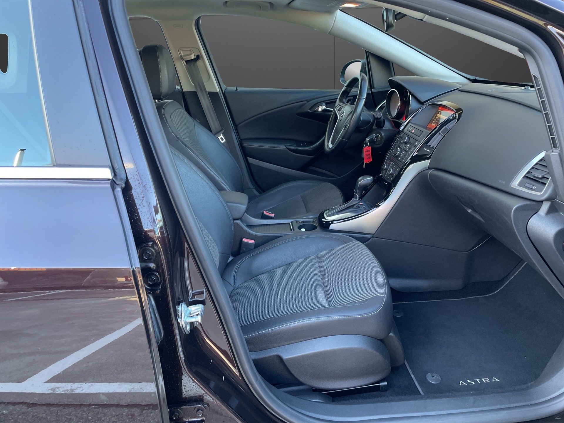 OPEL Astra 1.4i 16V Turbo Cosmo Automatic-image-14