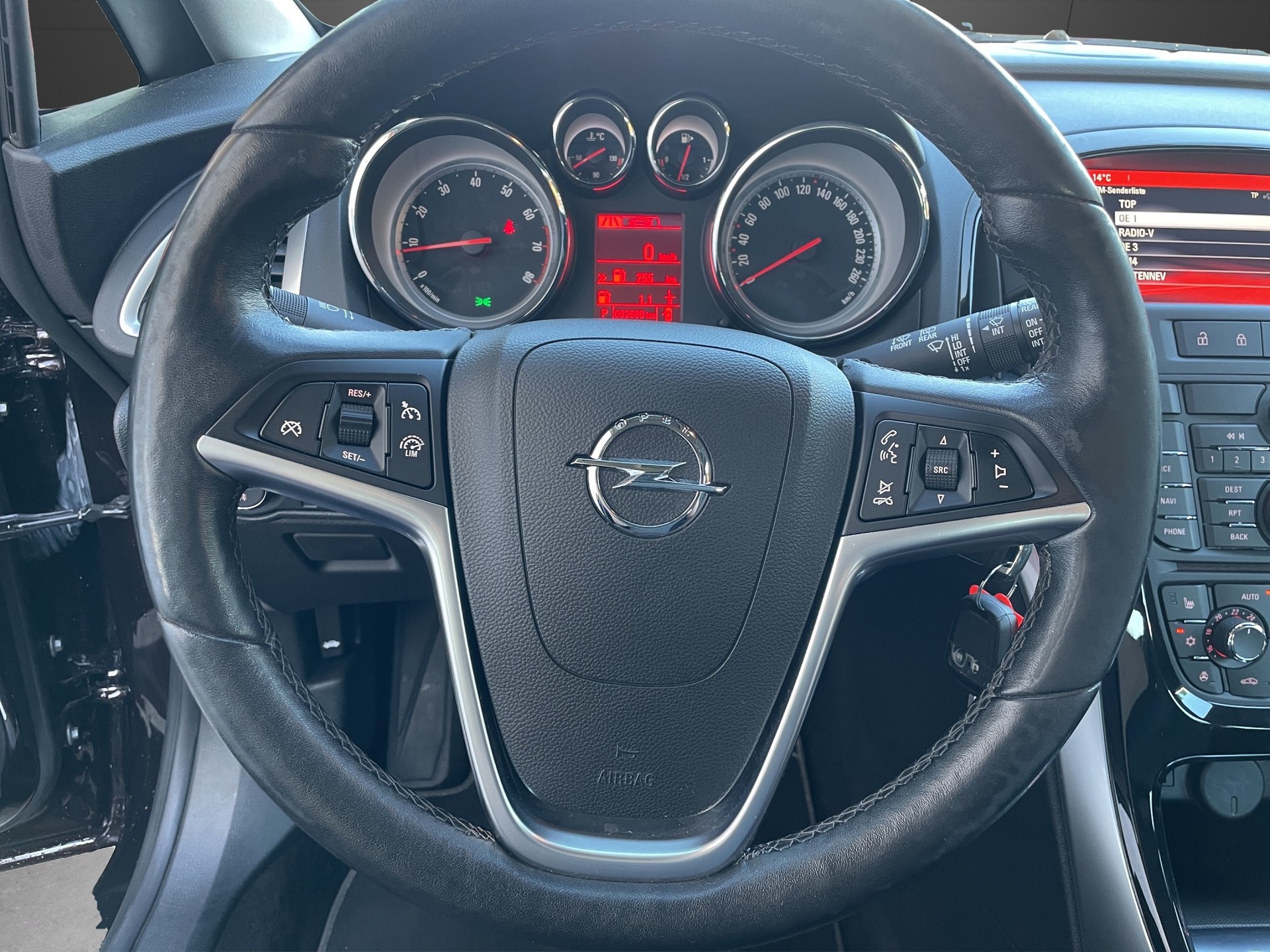 OPEL Astra 1.4i 16V Turbo Cosmo Automatic-image-12