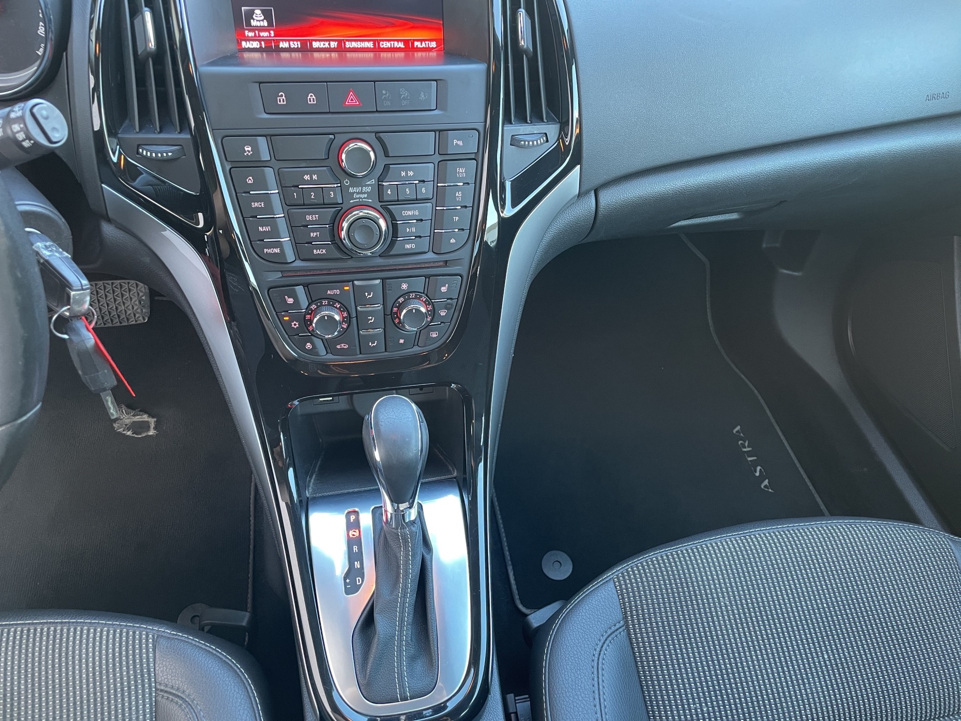 OPEL Astra 1.4i 16V Turbo Cosmo Automatic-image-10