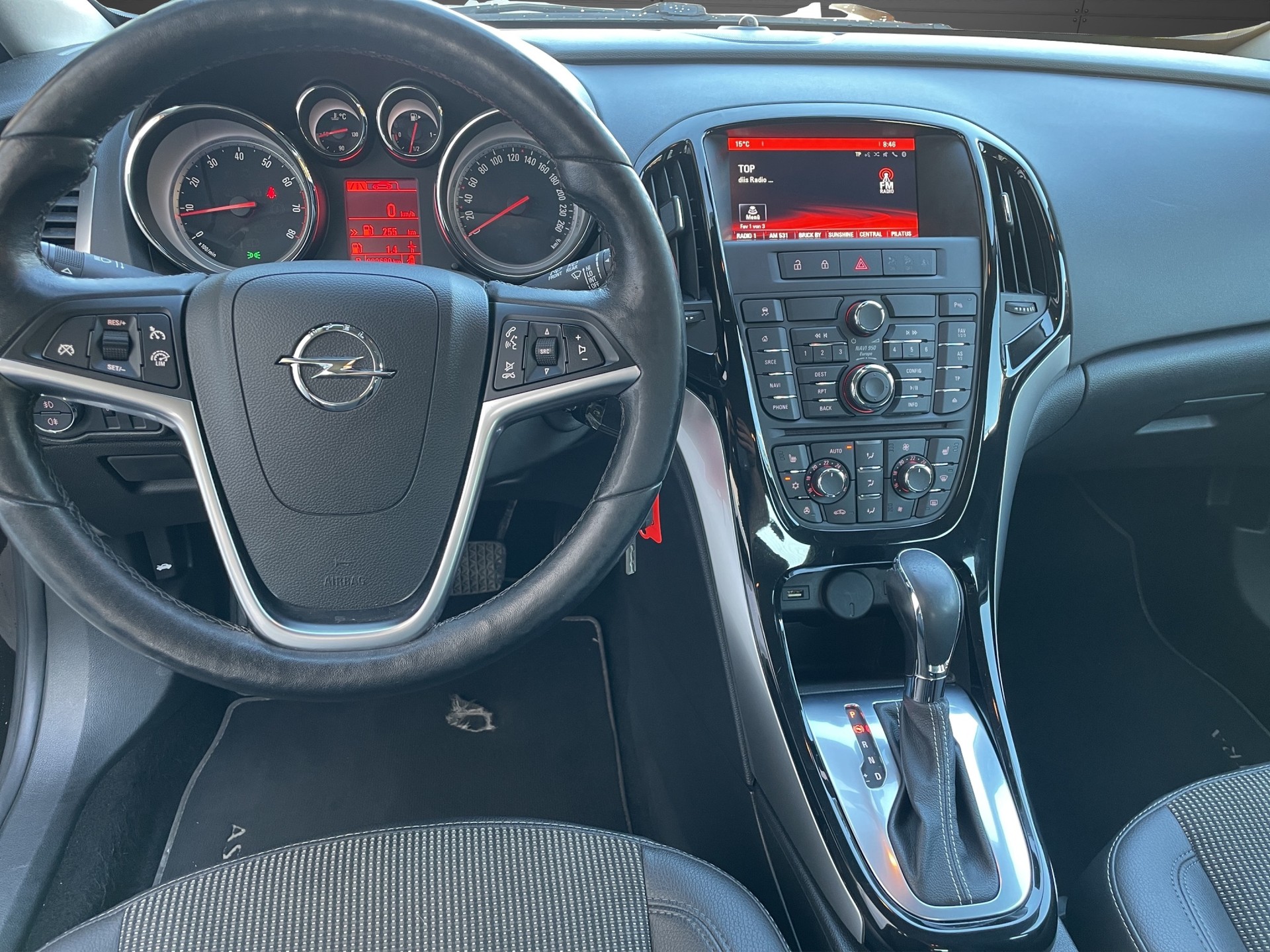 OPEL Astra 1.4i 16V Turbo Cosmo Automatic-image-9