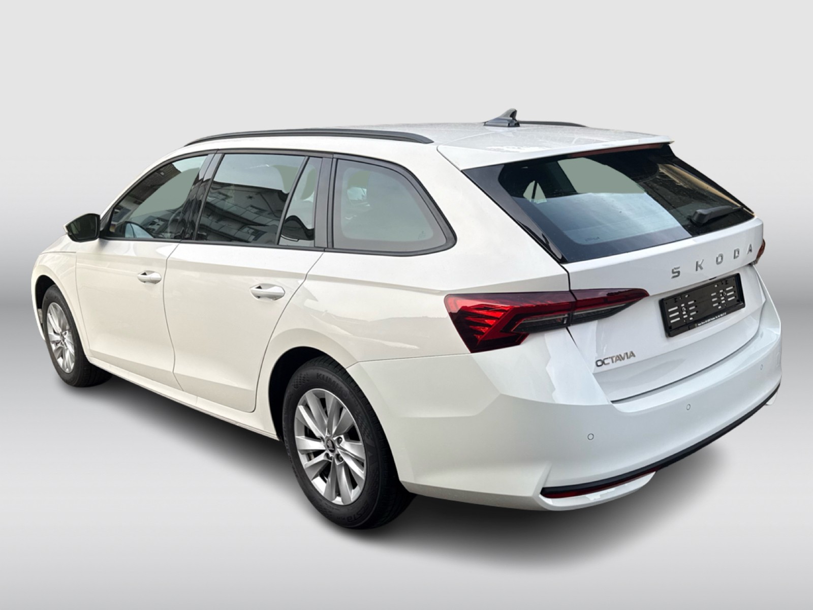 SKODA Octavia Combi 2.0 TDI DSG Selection-image-1
