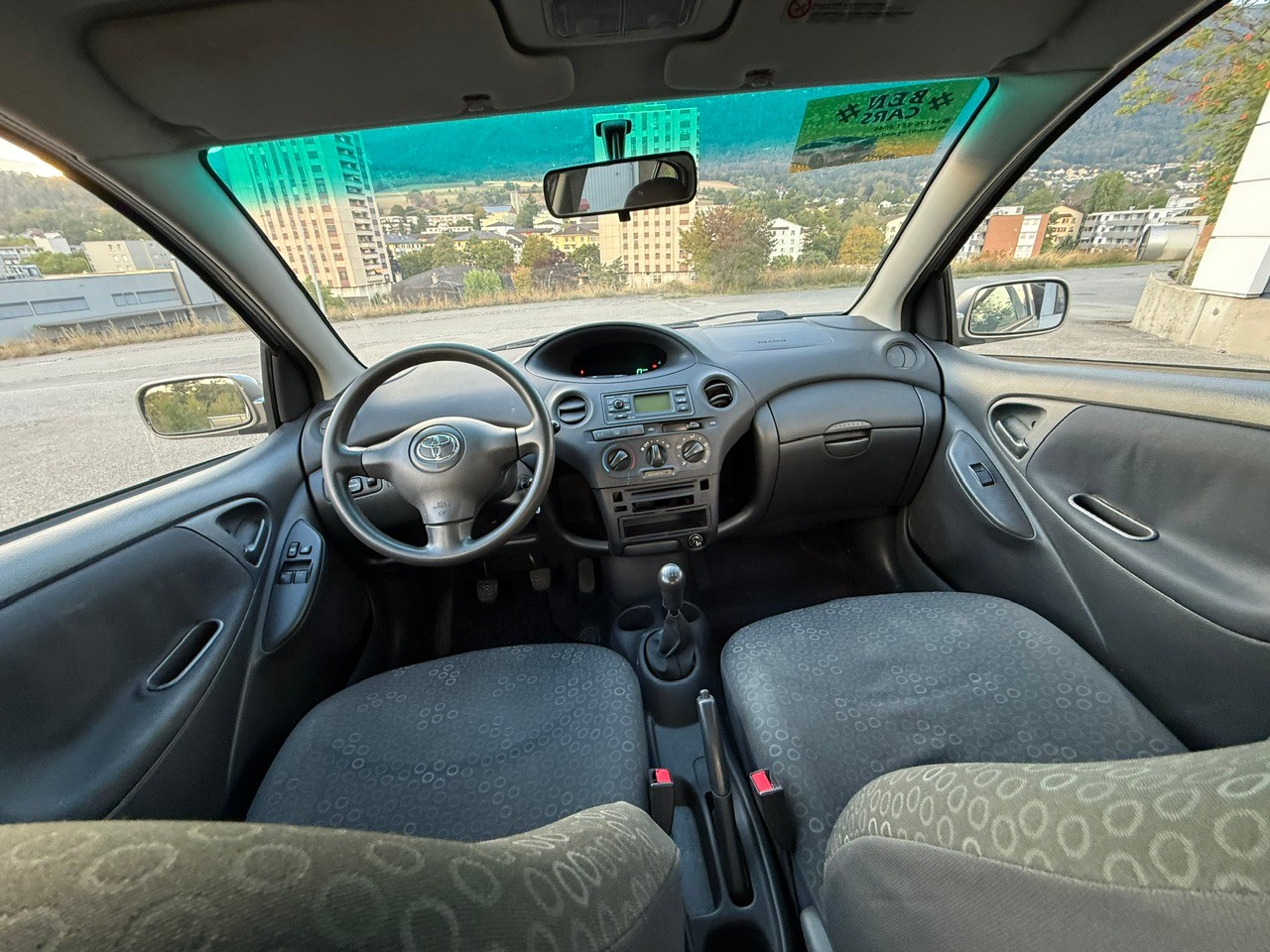 TOYOTA Yaris 1.3 Linea Sol-image-9