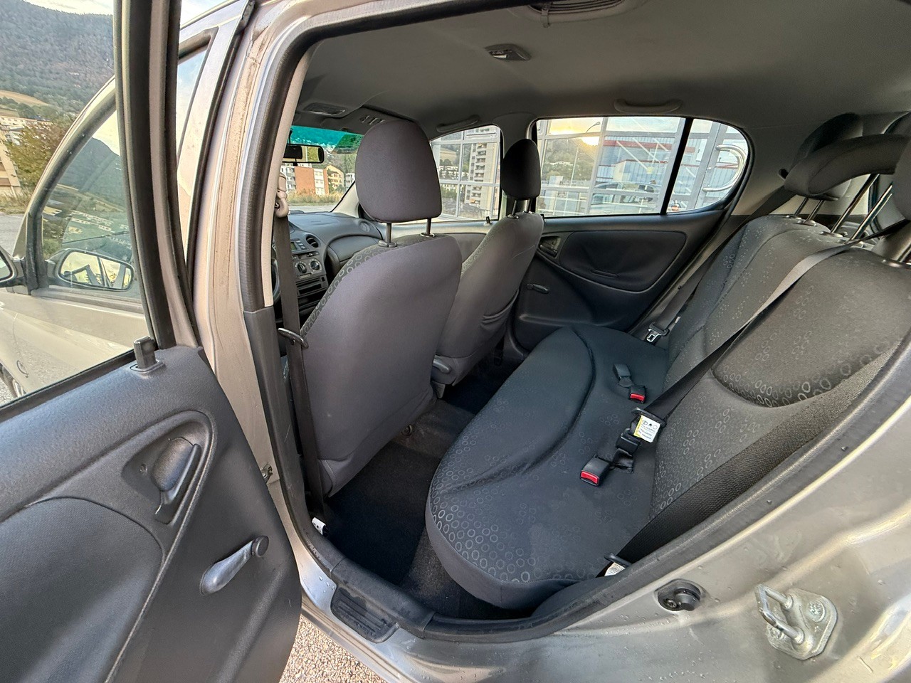 TOYOTA Yaris 1.3 Linea Sol-image-11