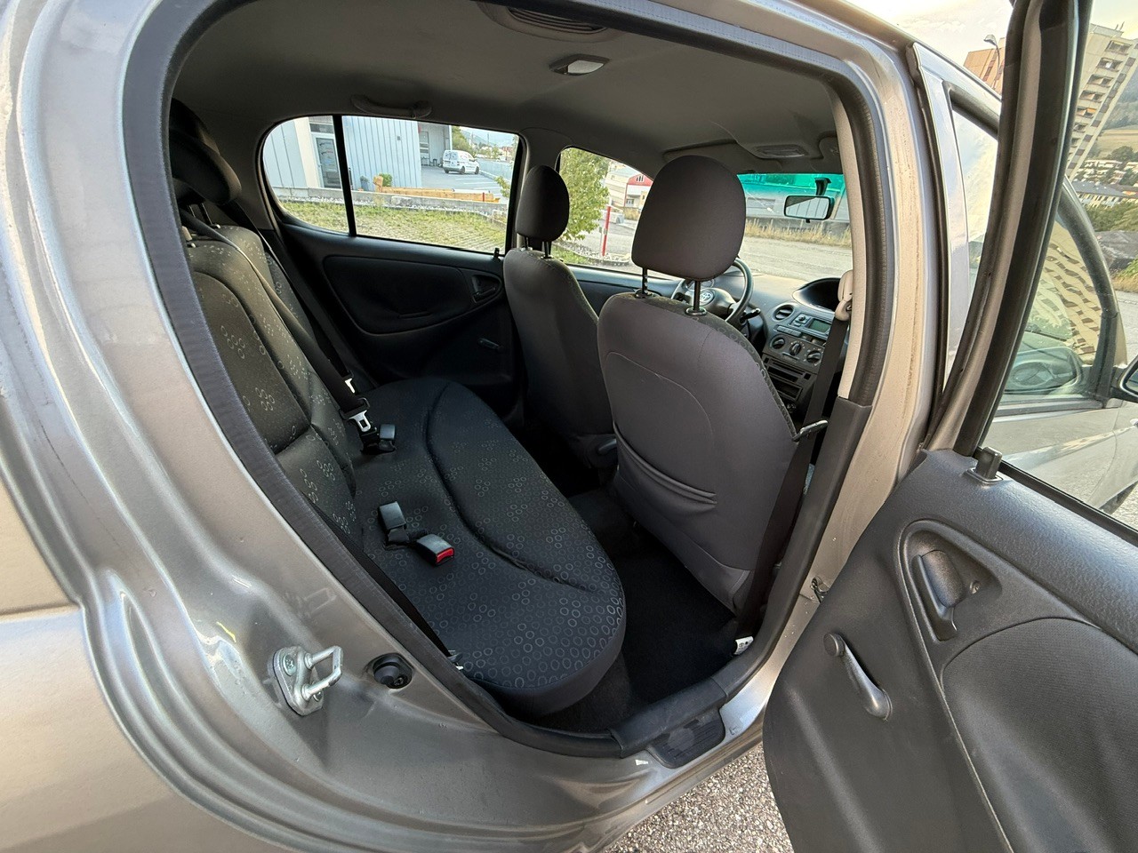 TOYOTA Yaris 1.3 Linea Sol-image-8