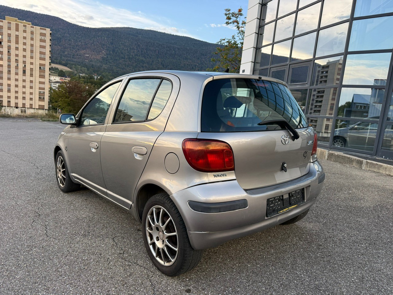 TOYOTA Yaris 1.3 Linea Sol-image-4