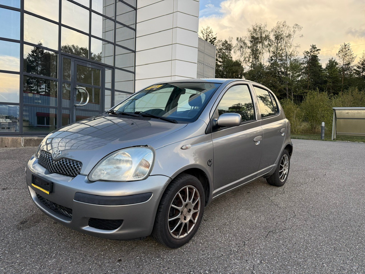 TOYOTA Yaris 1.3 Linea Sol-image-2