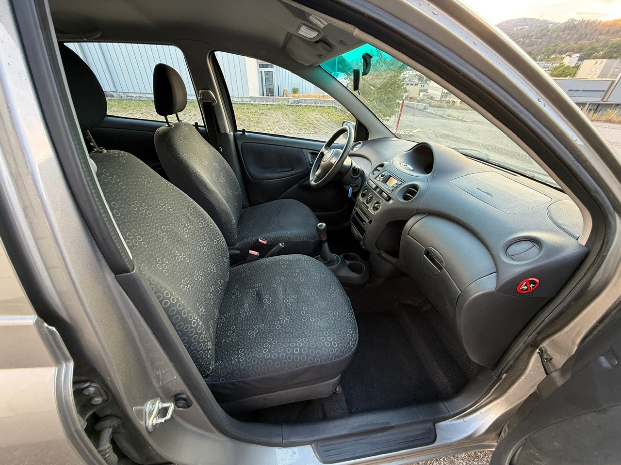 TOYOTA Yaris 1.3 Linea Sol-image-10