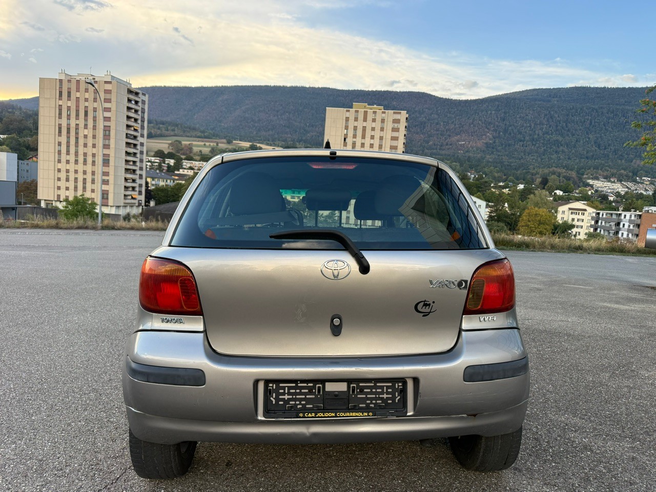 TOYOTA Yaris 1.3 Linea Sol-image-5