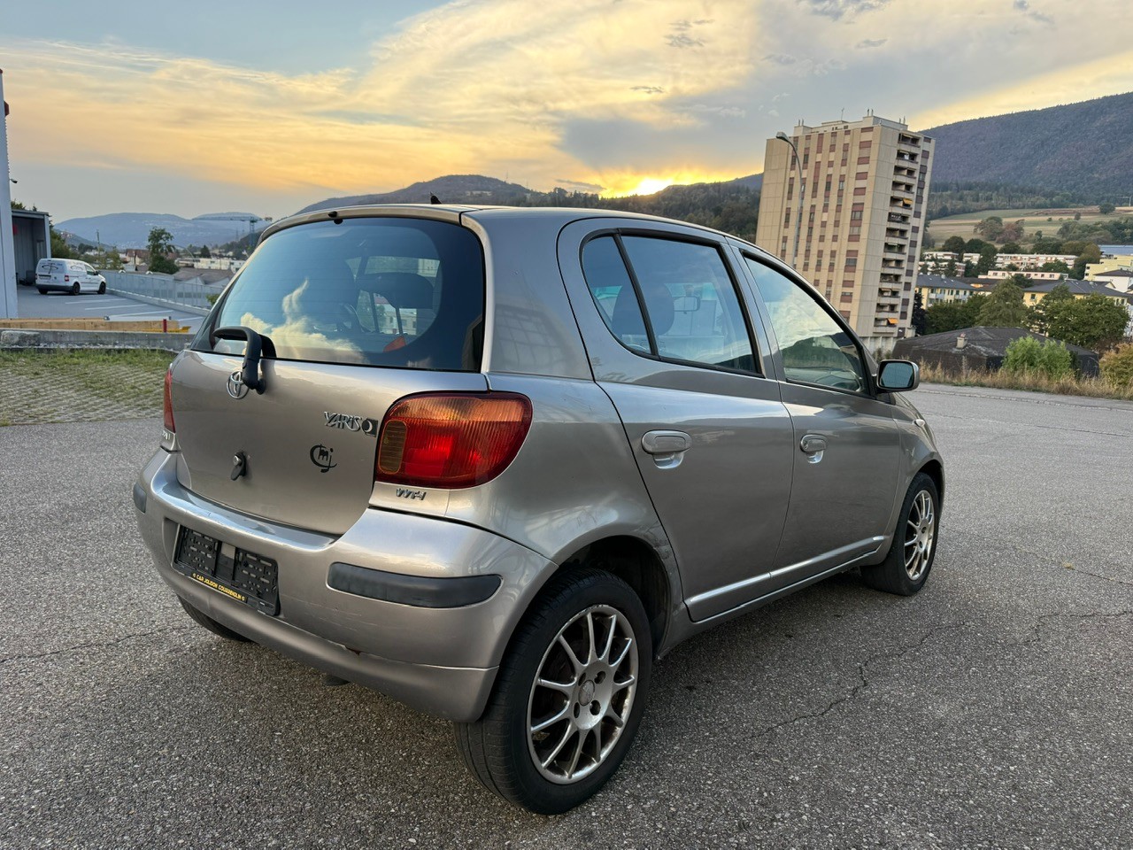 TOYOTA Yaris 1.3 Linea Sol-image-6