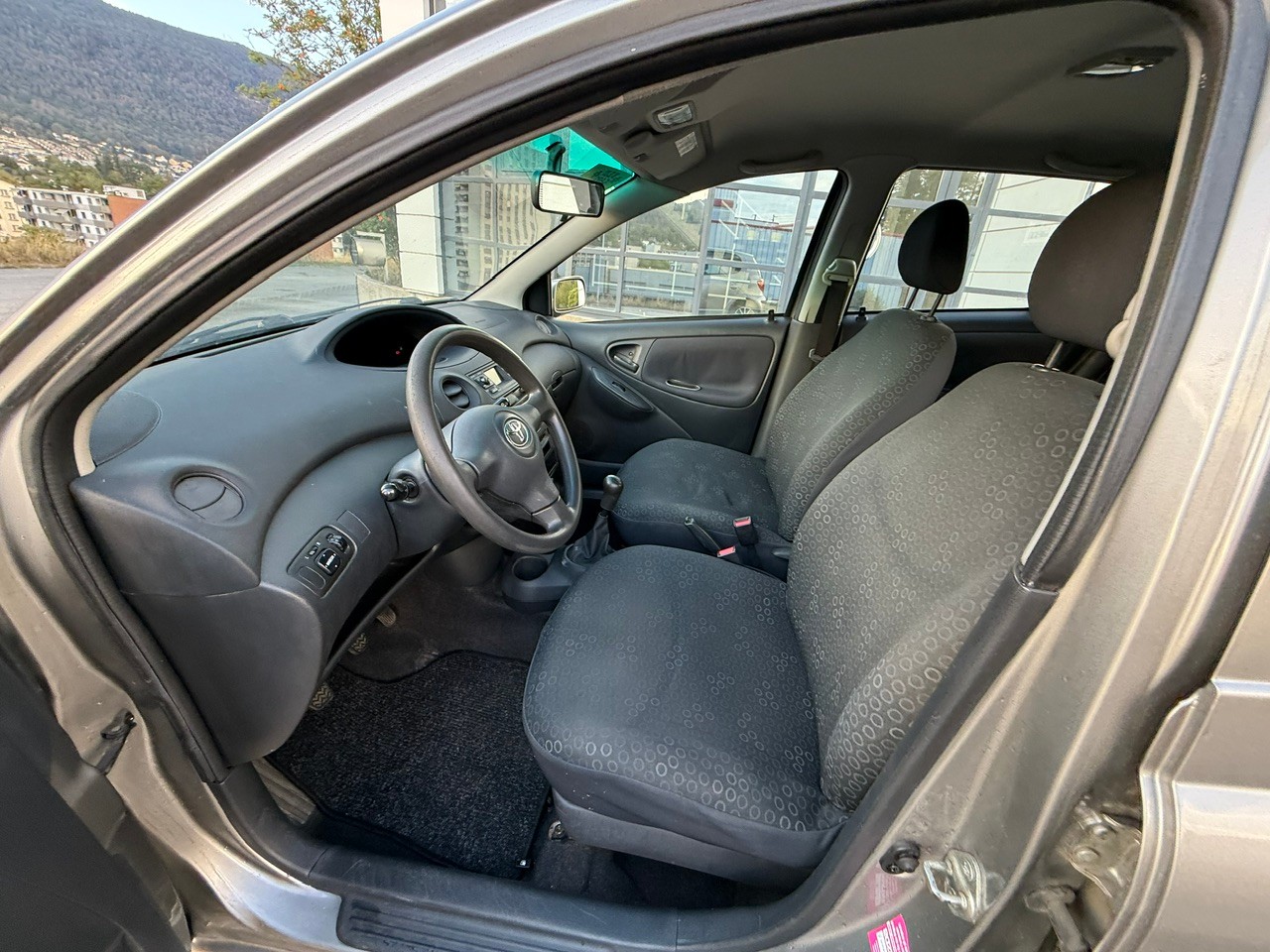 TOYOTA Yaris 1.3 Linea Sol-image-12