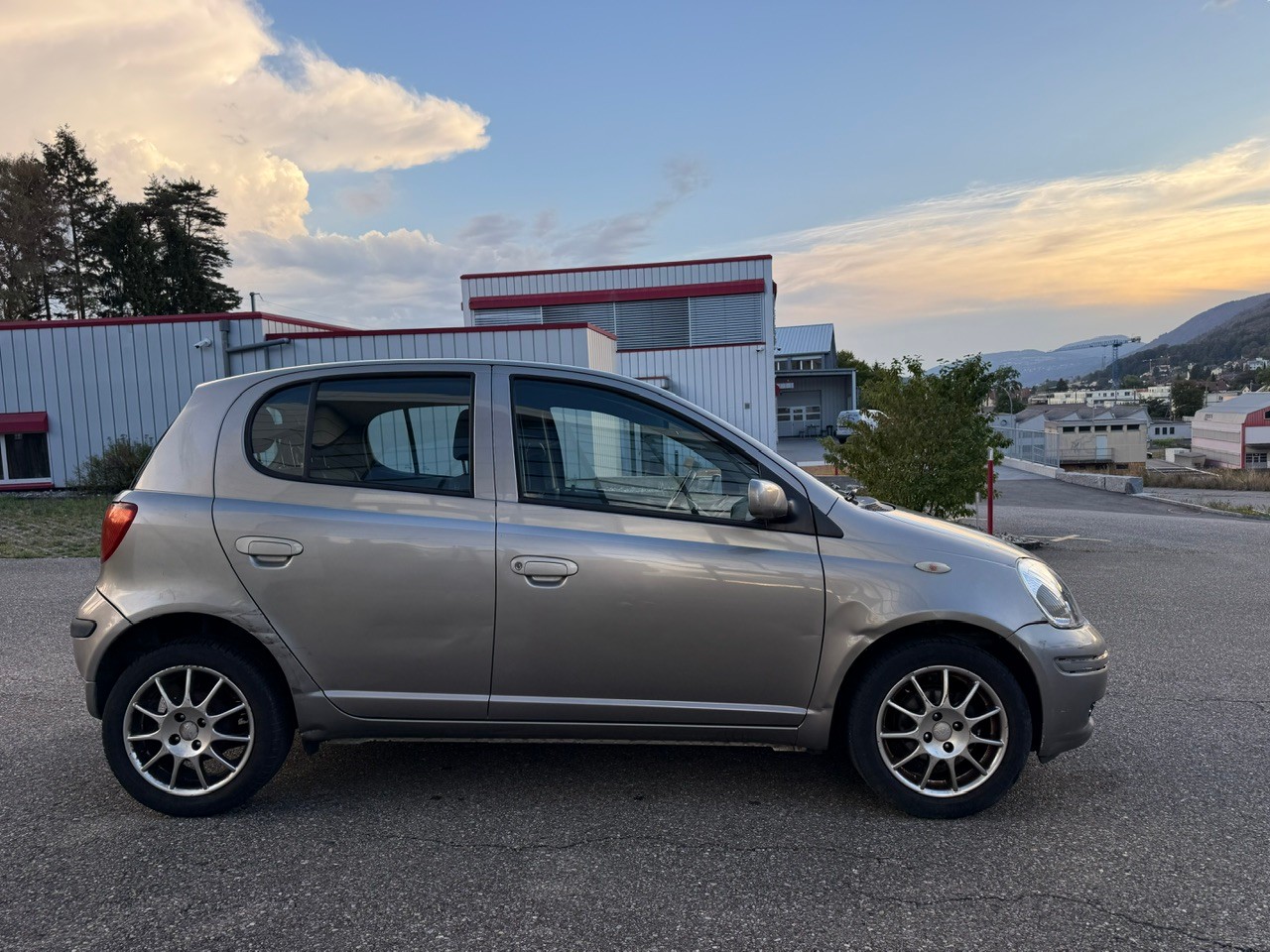 TOYOTA Yaris 1.3 Linea Sol-image-7