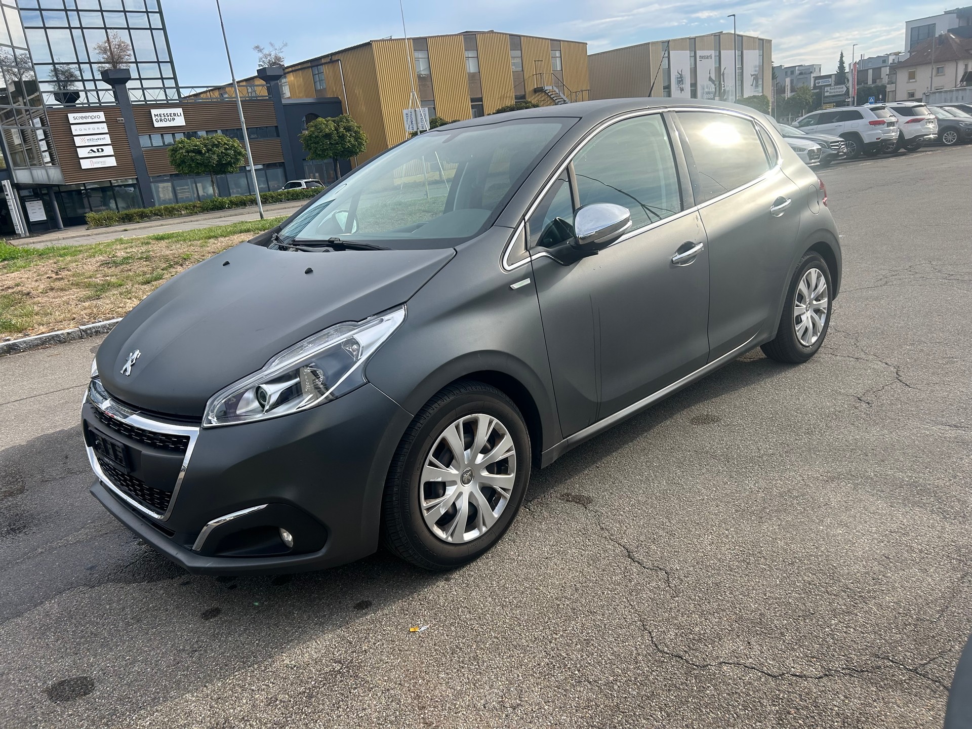 PEUGEOT 208 1.2 e-VTI Style EGS5-image-10