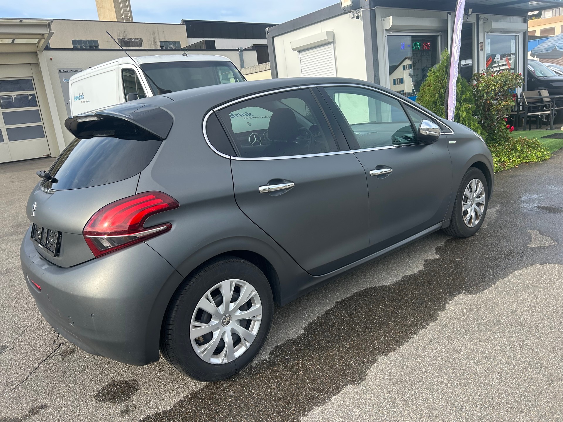 PEUGEOT 208 1.2 e-VTI Style EGS5-image-5