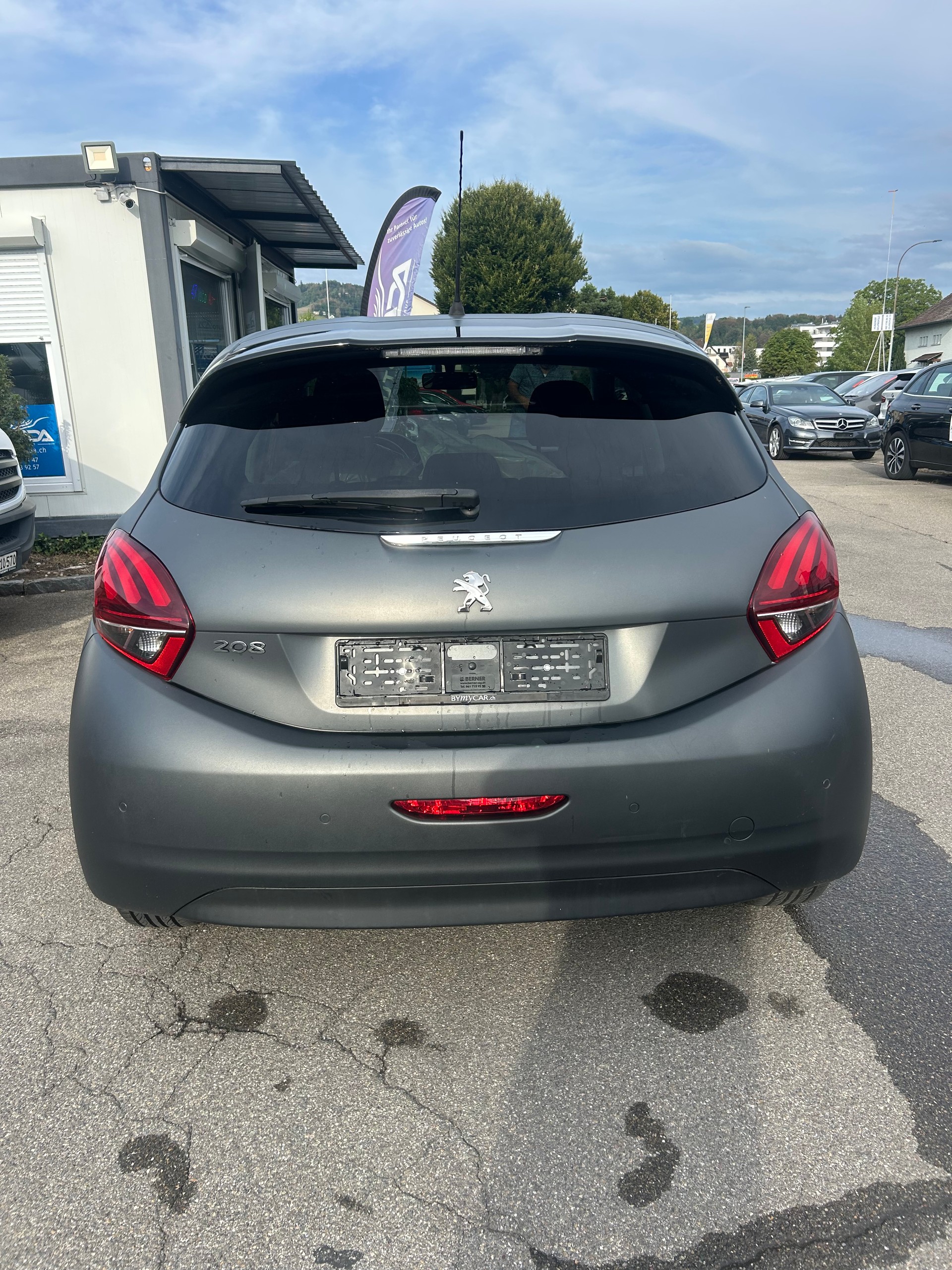 PEUGEOT 208 1.2 e-VTI Style EGS5-image-12