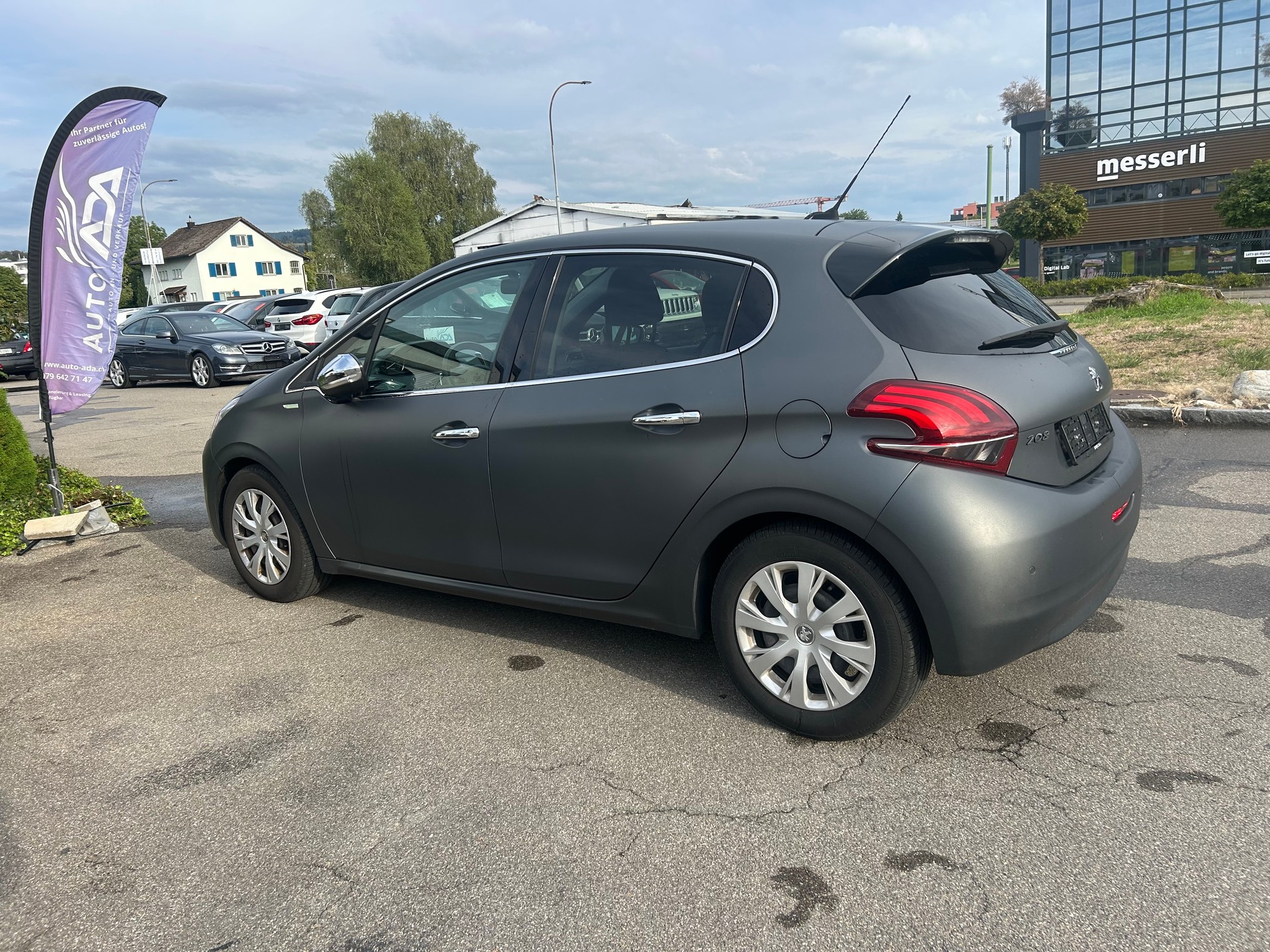 PEUGEOT 208 1.2 e-VTI Style EGS5-image-4