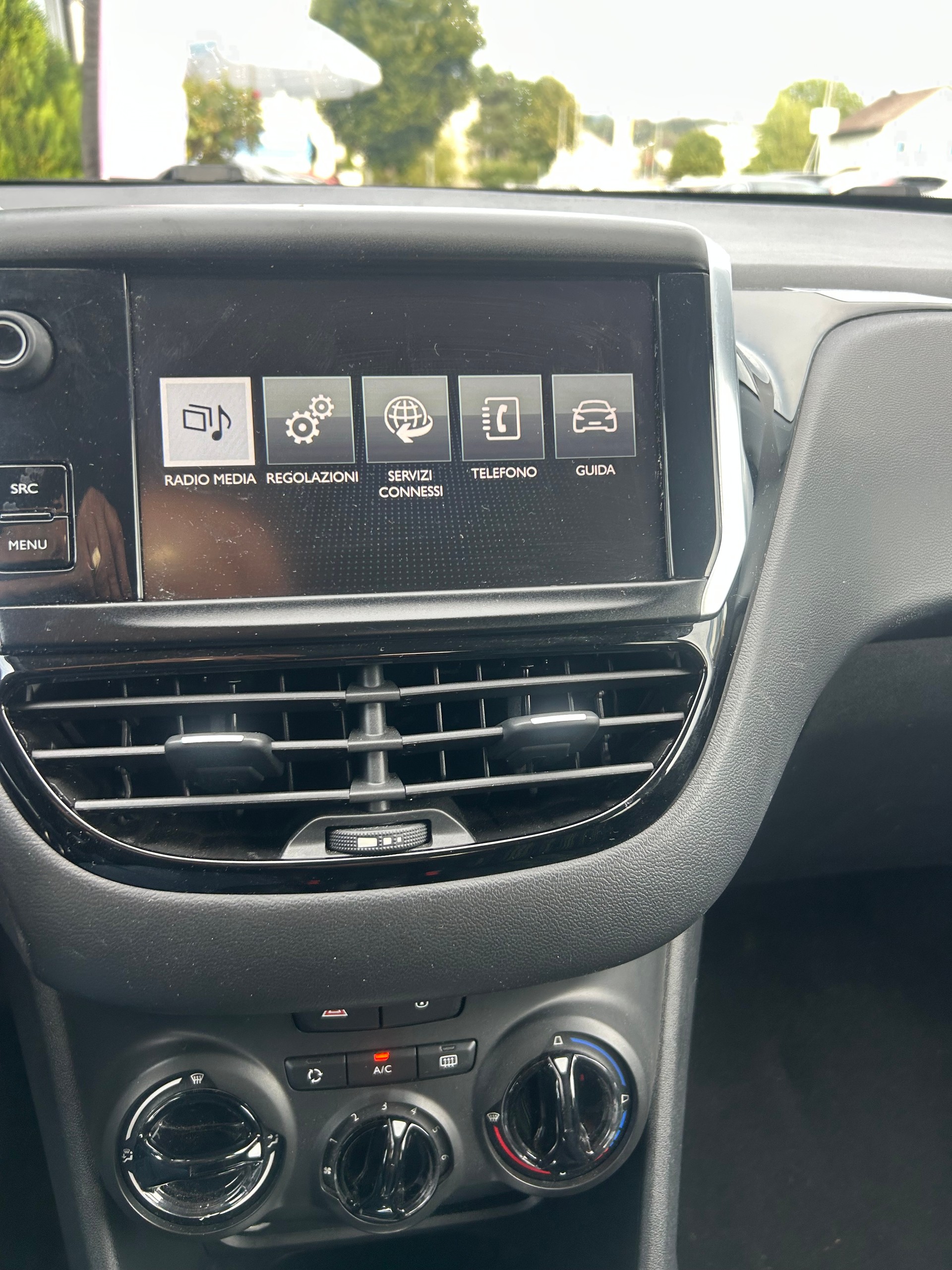 PEUGEOT 208 1.2 e-VTI Style EGS5-image-7
