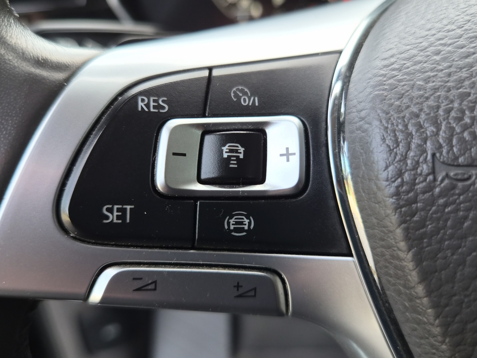 VW Touareg 3.0 TDI Atmosphere Tiptronic-image-12