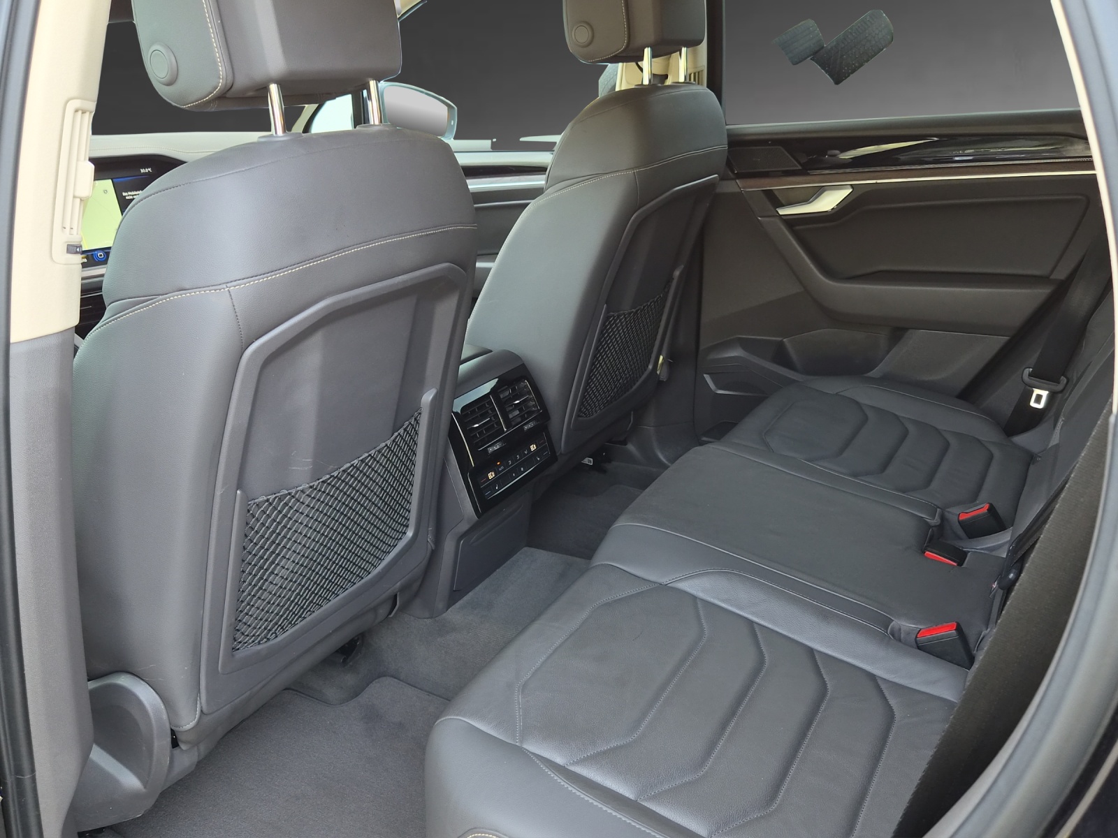 VW Touareg 3.0 TDI Atmosphere Tiptronic-image-6
