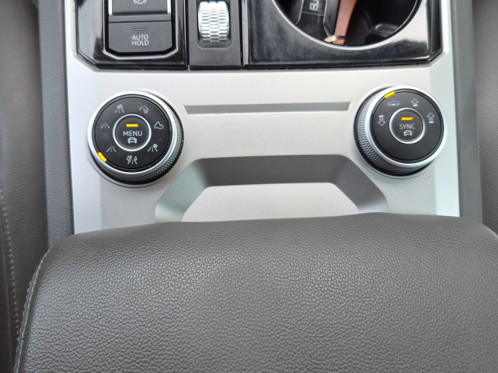 VW Touareg 3.0 TDI Atmosphere Tiptronic-image-11