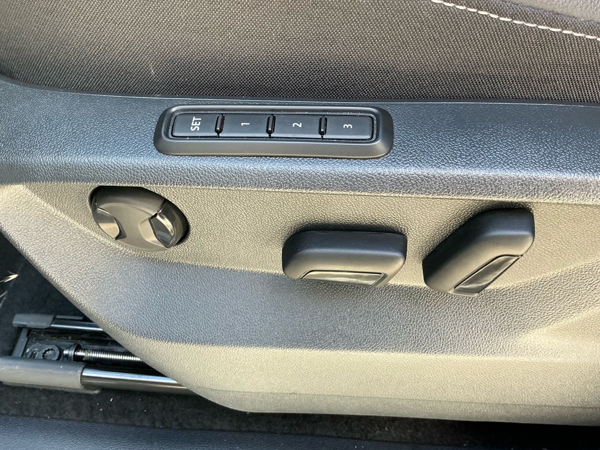 VW Tiguan Allspace R-Line 4Motion *** PANORAMADACH & ANHÄNGERKUPPLUNG ***-image-26