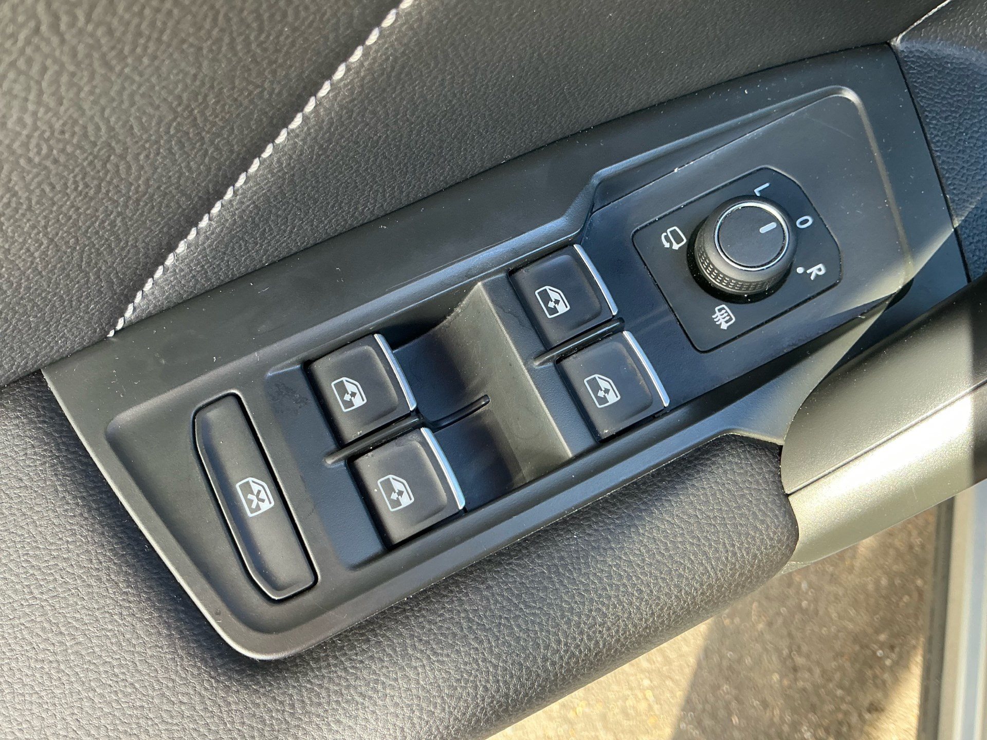 VW Tiguan Allspace R-Line 4Motion *** PANORAMADACH & ANHÄNGERKUPPLUNG ***-image-25