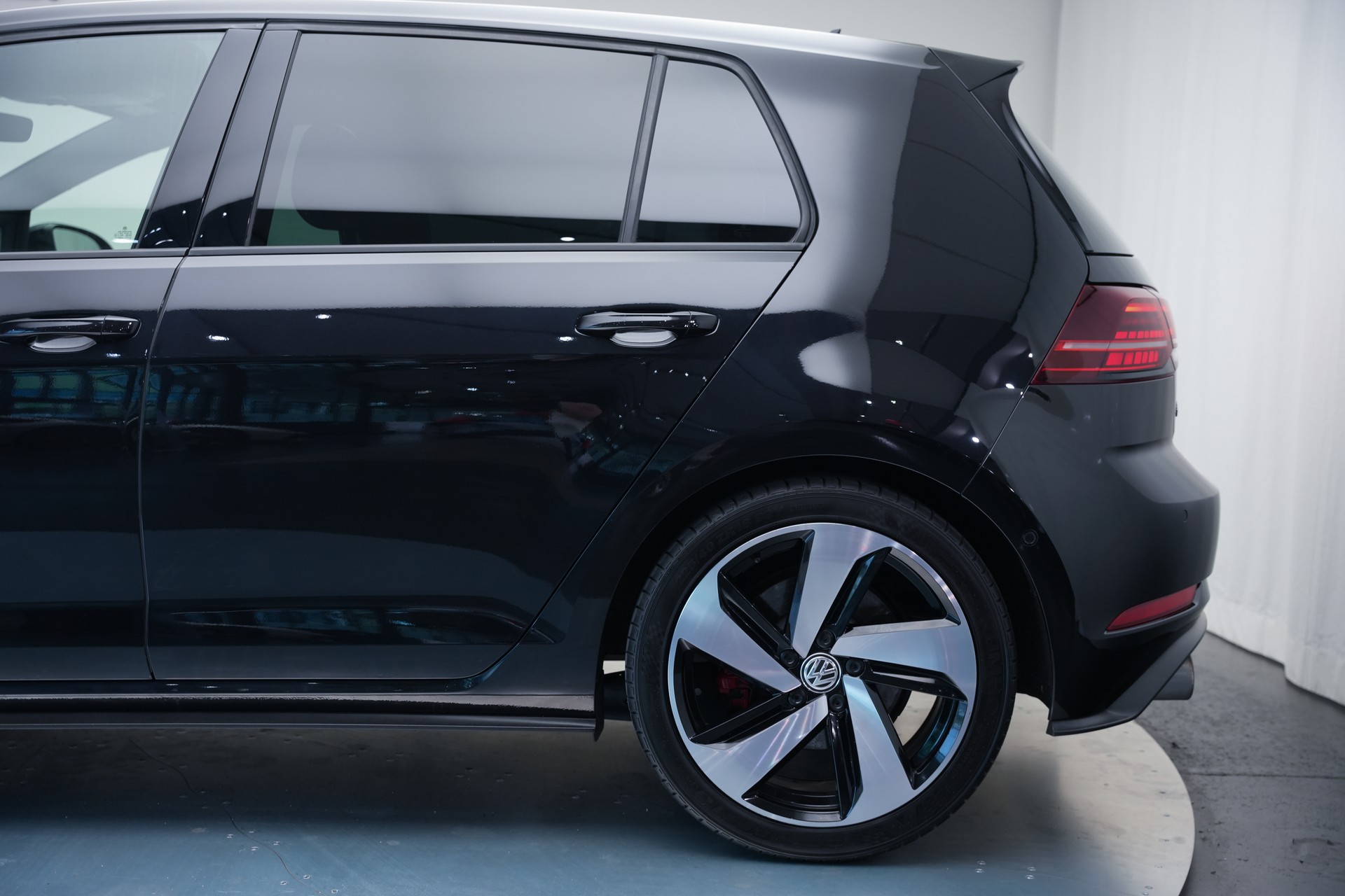 VW Golf 2.0 TSI GTI DSG *CH-Fahrzeug*-image-39