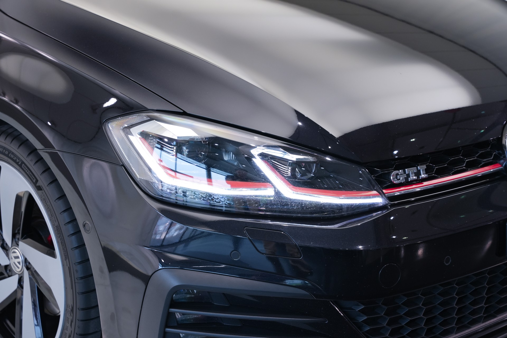 VW Golf 2.0 TSI GTI DSG *CH-Fahrzeug*-image-43