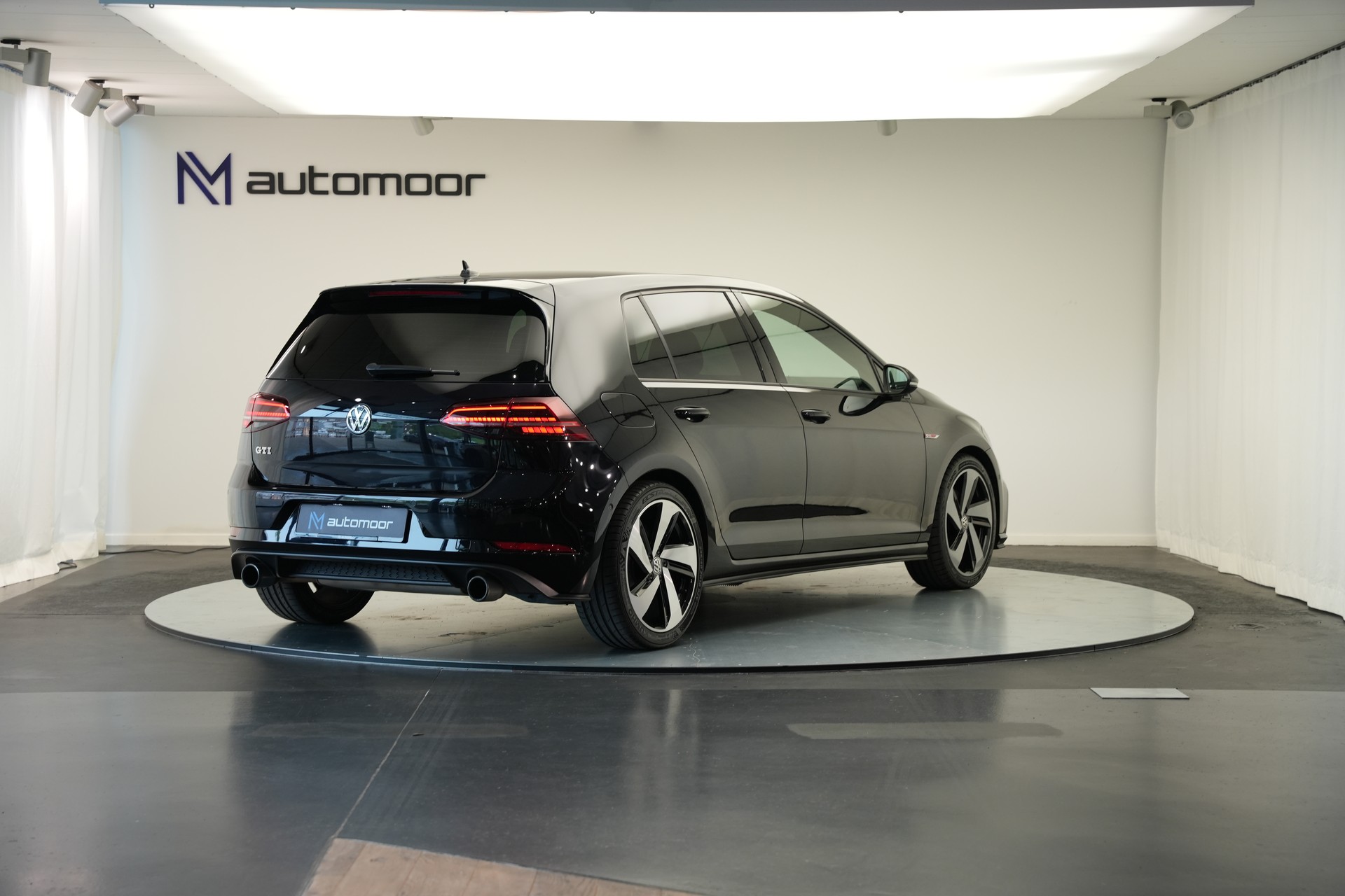 VW Golf 2.0 TSI GTI DSG *CH-Fahrzeug*-image-4