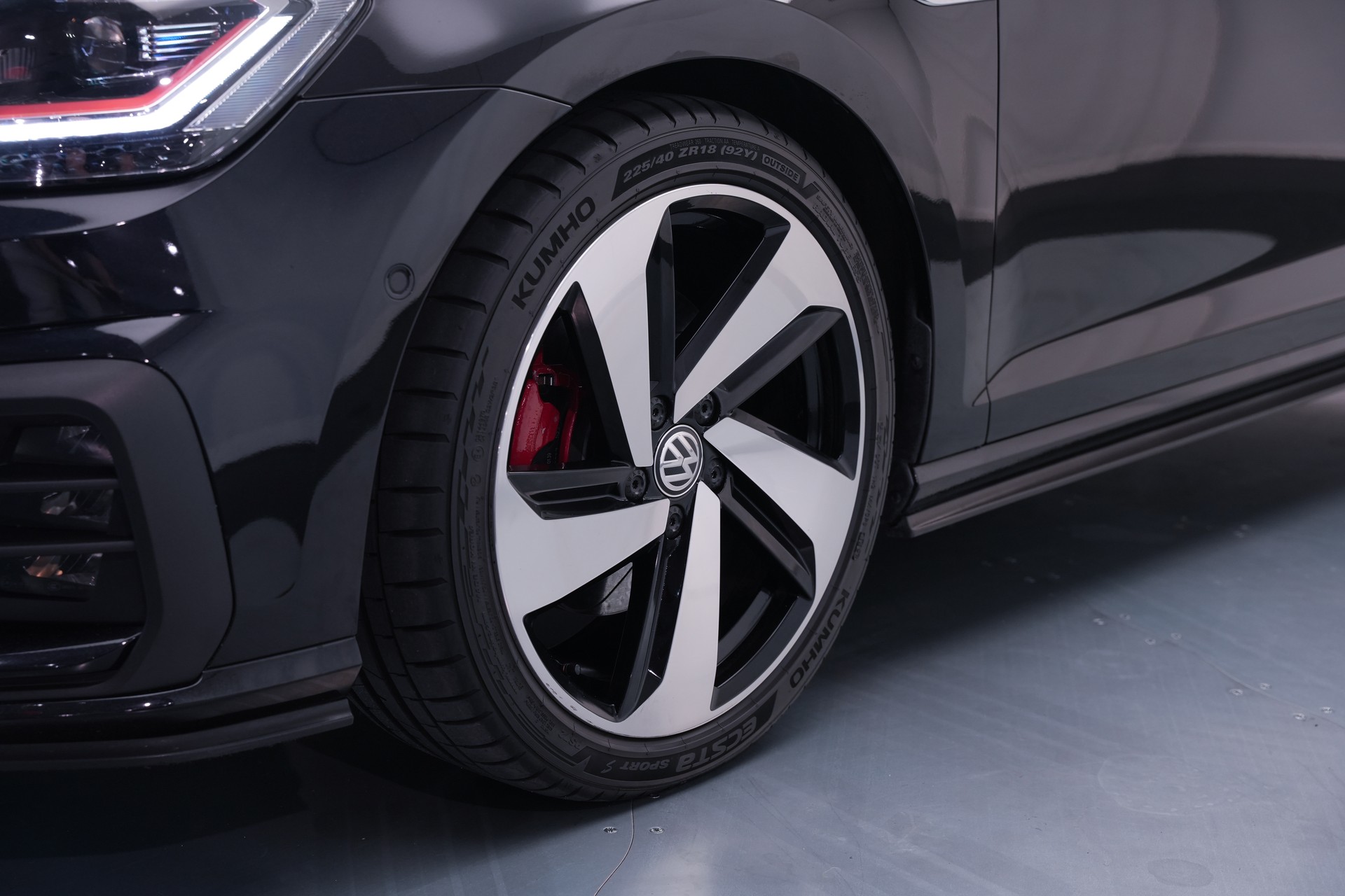 VW Golf 2.0 TSI GTI DSG *CH-Fahrzeug*-image-46