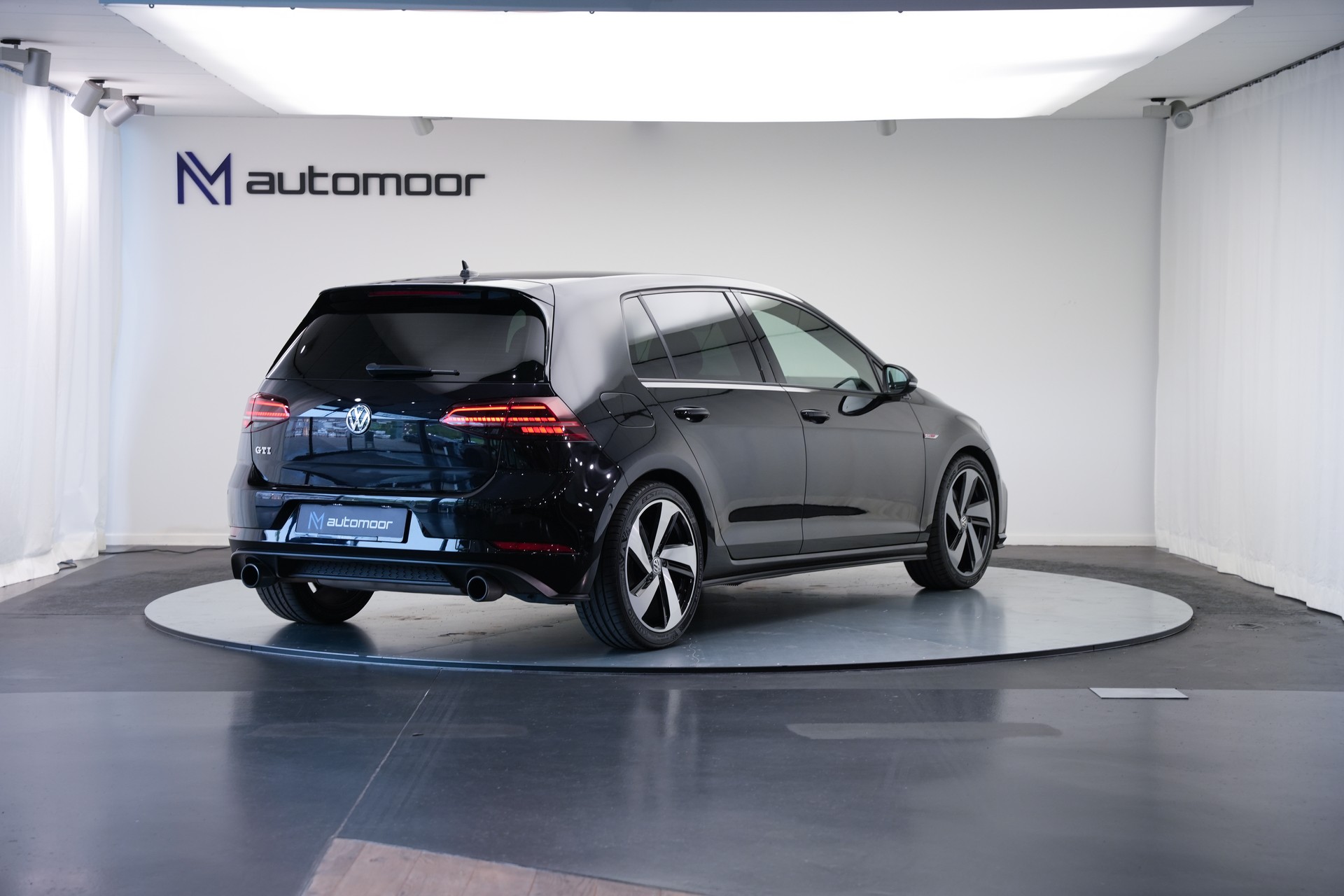 VW Golf 2.0 TSI GTI DSG *CH-Fahrzeug*-image-4