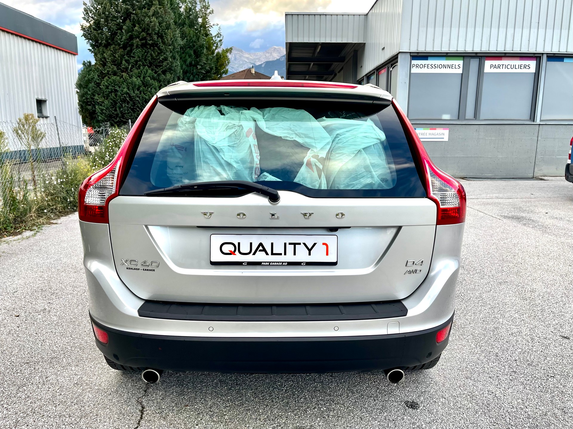 VOLVO XC60 D4 AWD R-Design-image-24