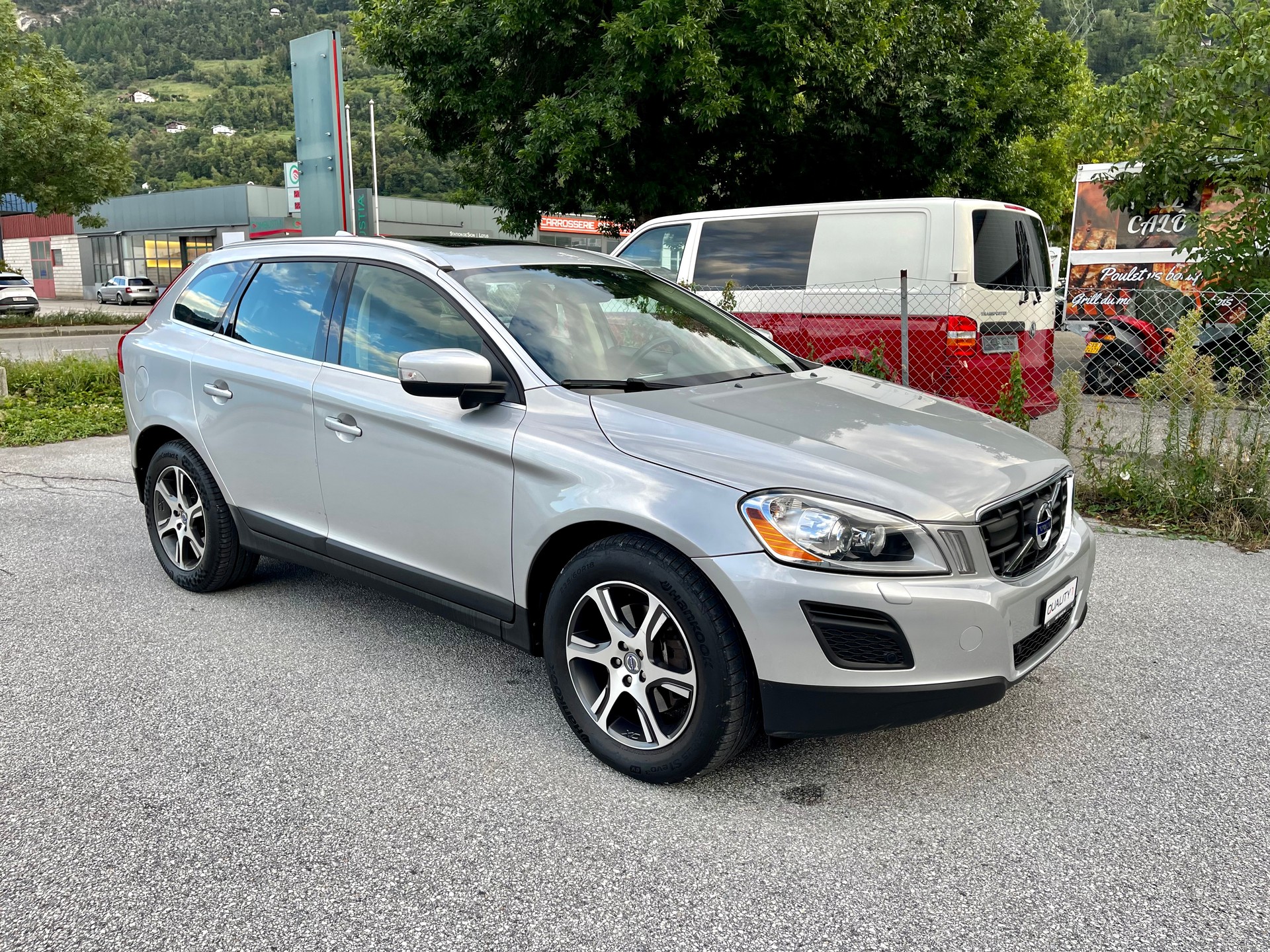 VOLVO XC60 D4 AWD R-Design-image-11