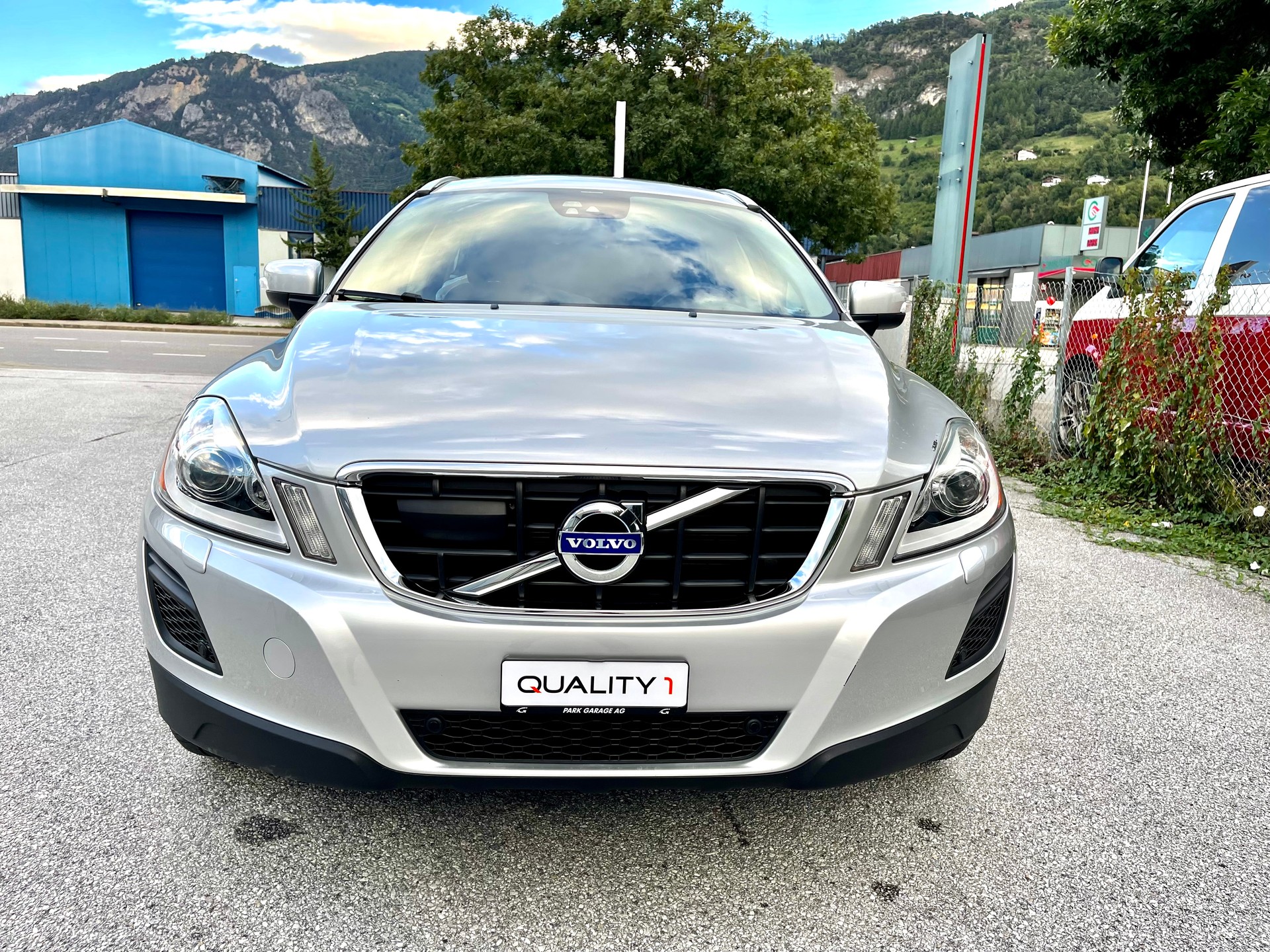 VOLVO XC60 D4 AWD R-Design-image-14
