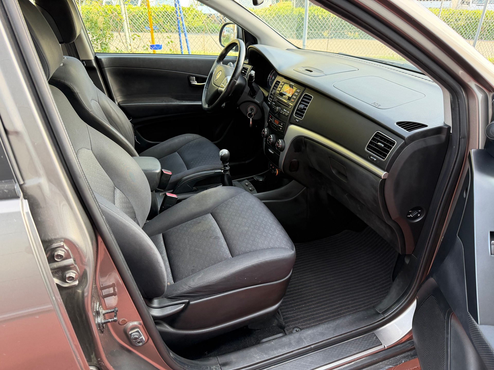 KGM-SsangYong Korando 2.0 e-XDI Swiss Limited Edition 4WD-image-9