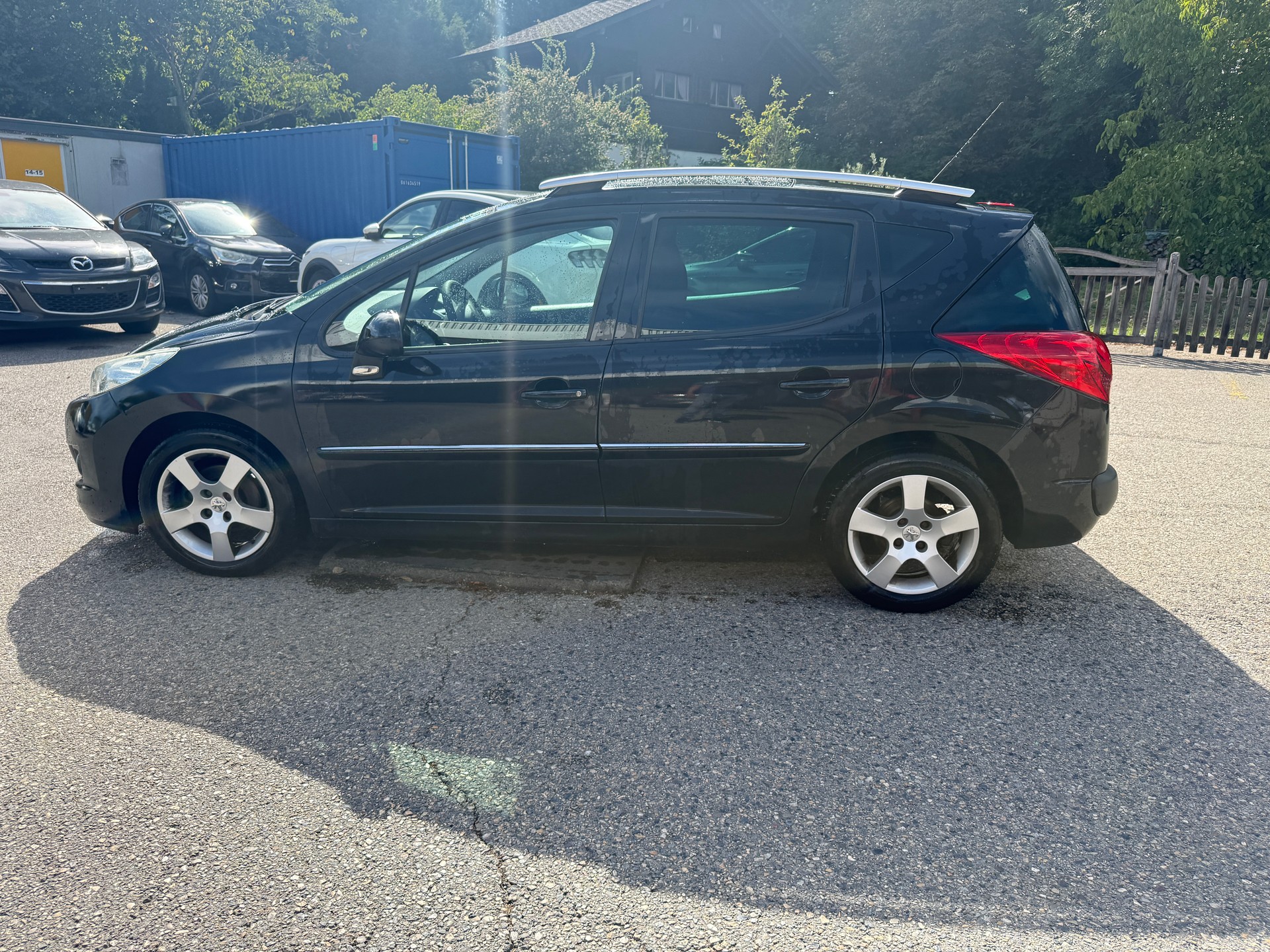 PEUGEOT 207 SW 1.6 16V Swiss Edition-image-7