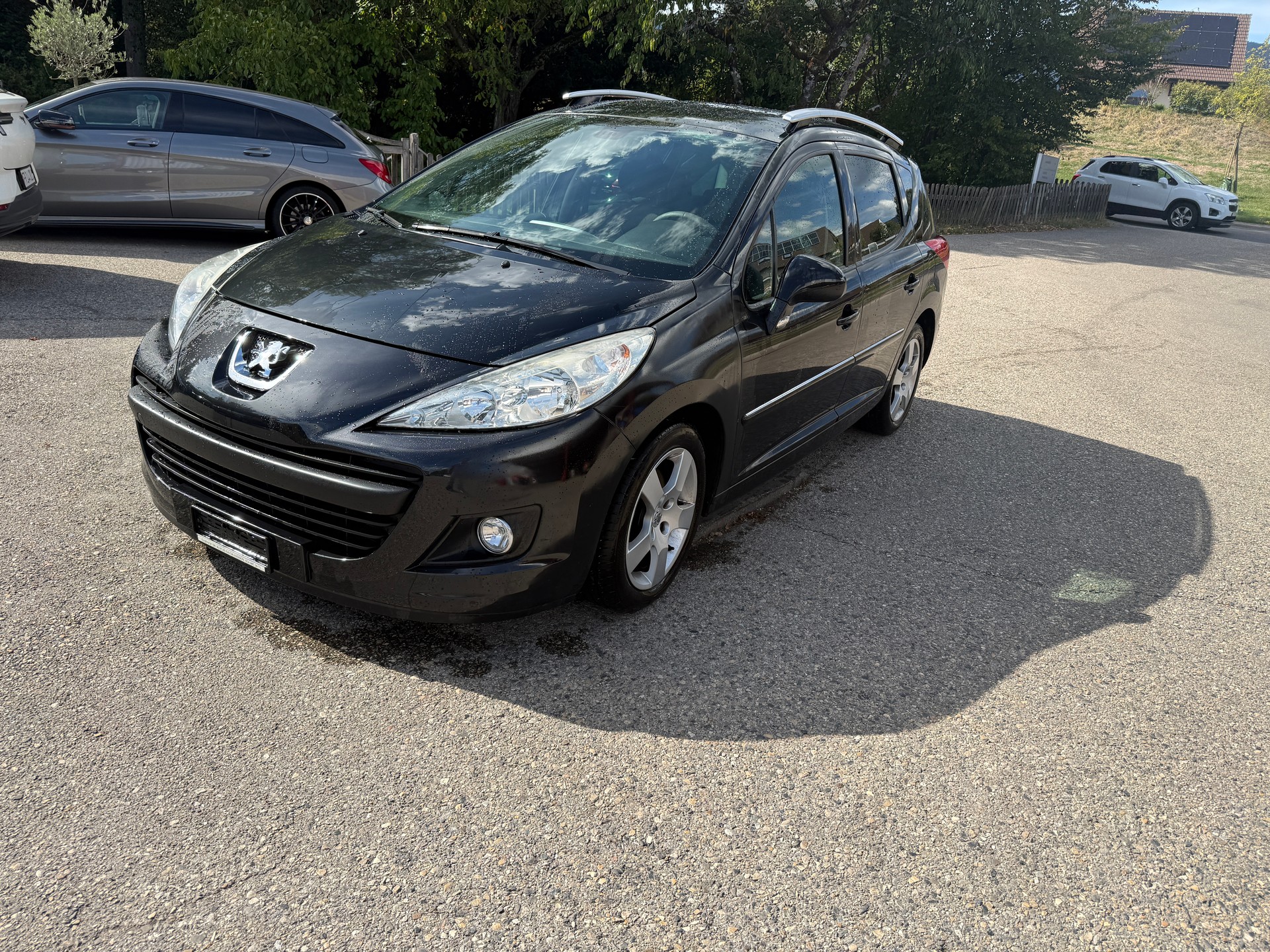 PEUGEOT 207 SW 1.6 16V Swiss Edition-image-2
