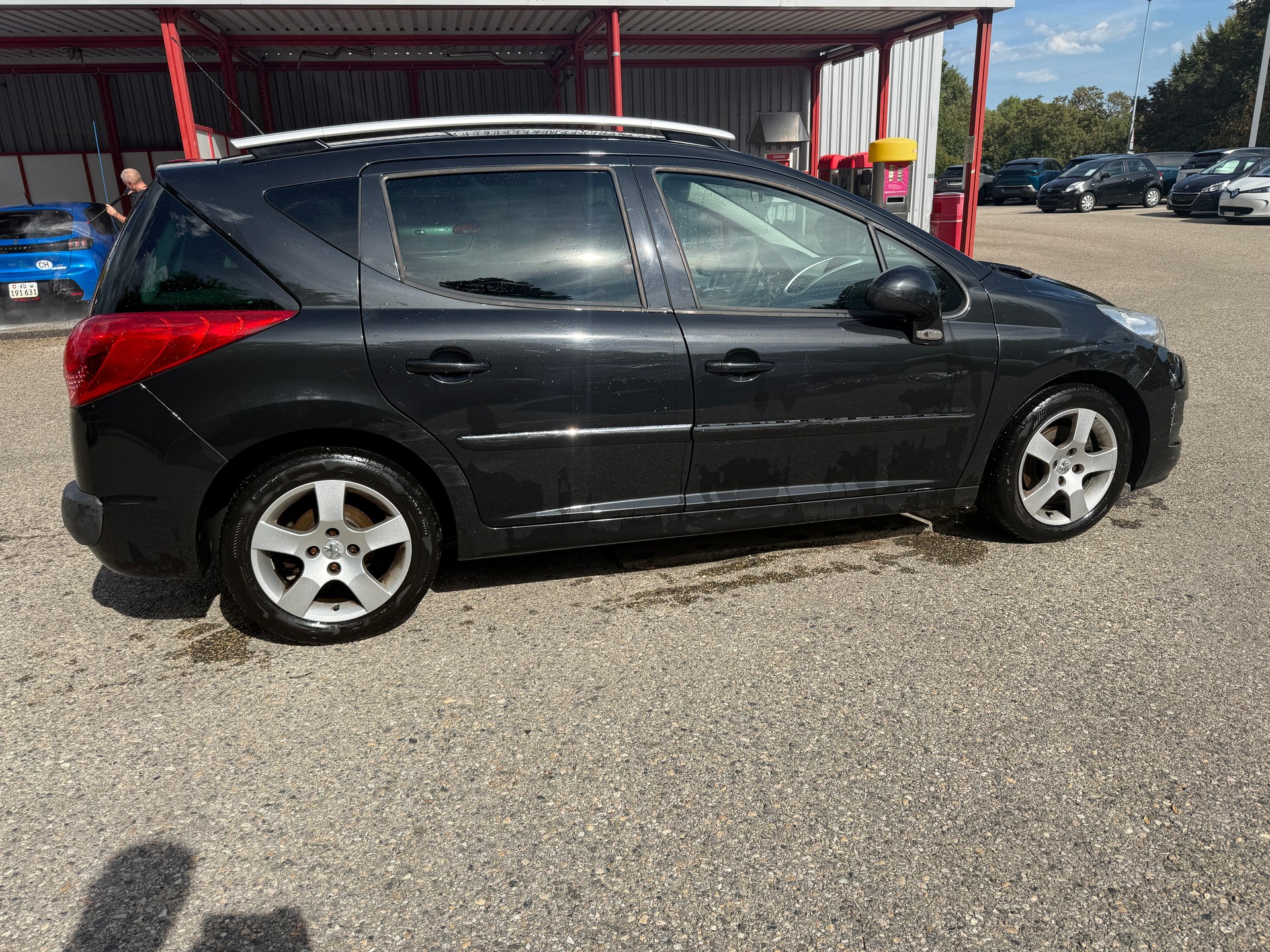 PEUGEOT 207 SW 1.6 16V Swiss Edition-image-6